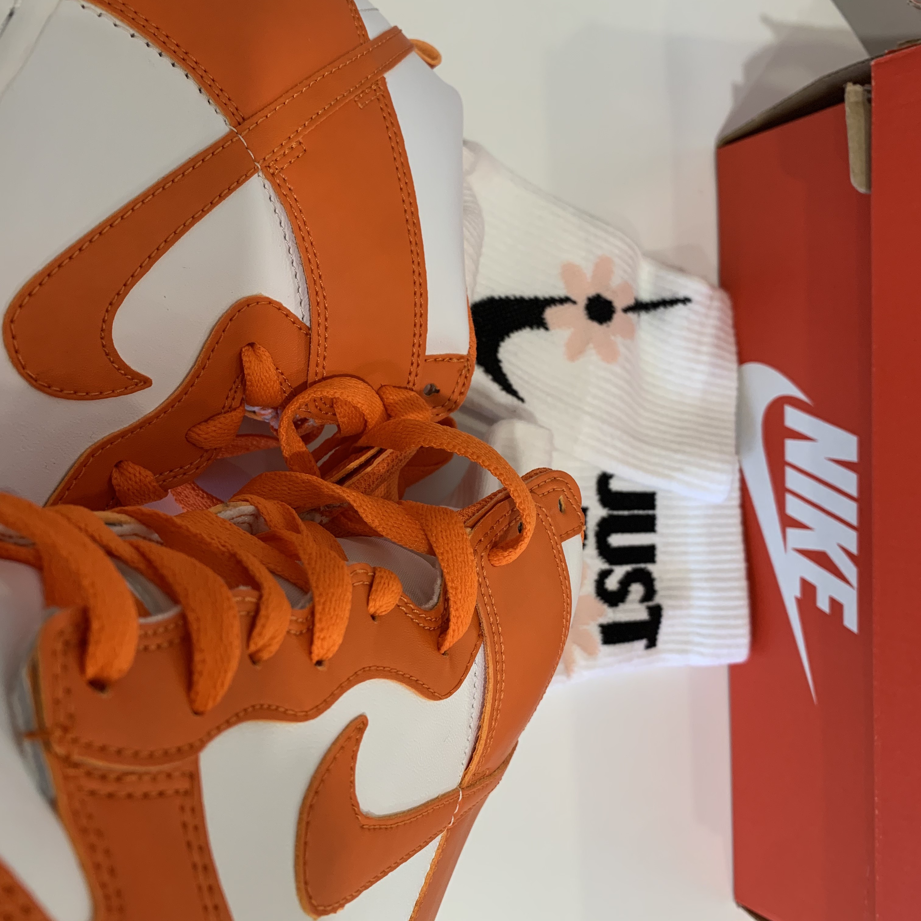 Nike Dunk High Retro Orange Blaze, (Kids) Nike Everyday Plus Socks Pink White (6 Pack/Korean Ver.) 착용 스타일