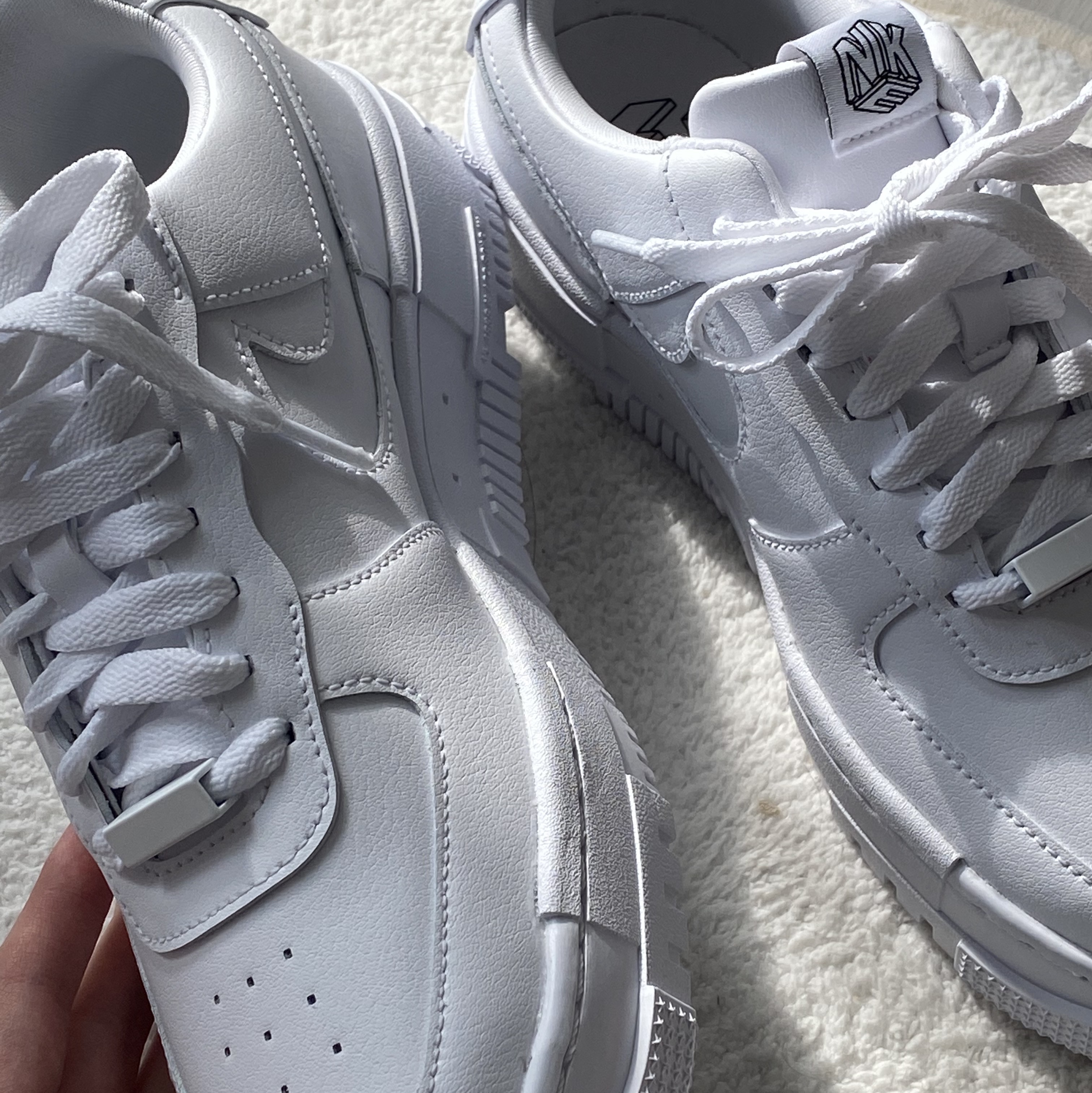 (W) Nike Air Force 1 Pixel White 착용 스타일 - 2