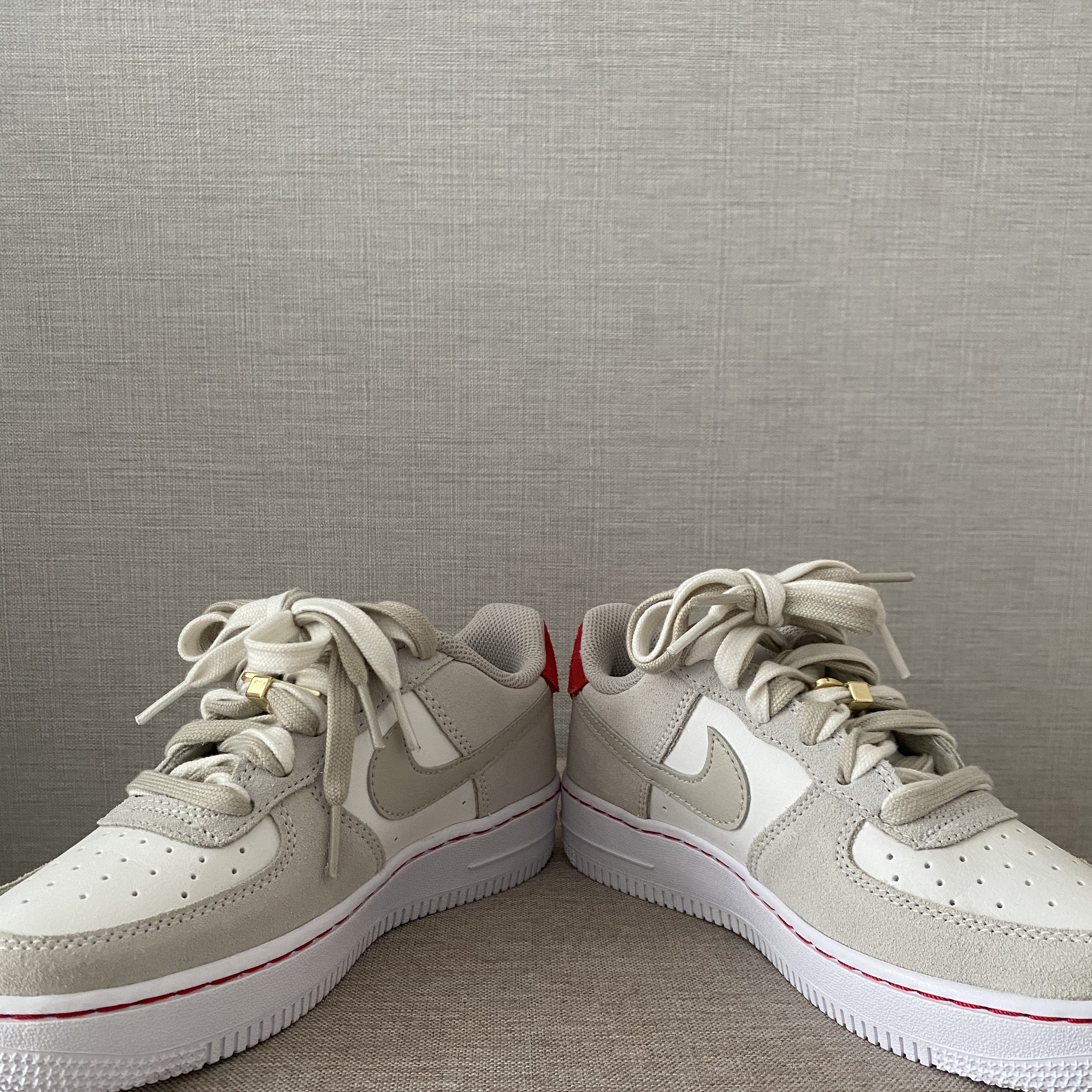 (GS) Nike Air Force 1 LV8 S50 Light Stone 착용 스타일 - 2