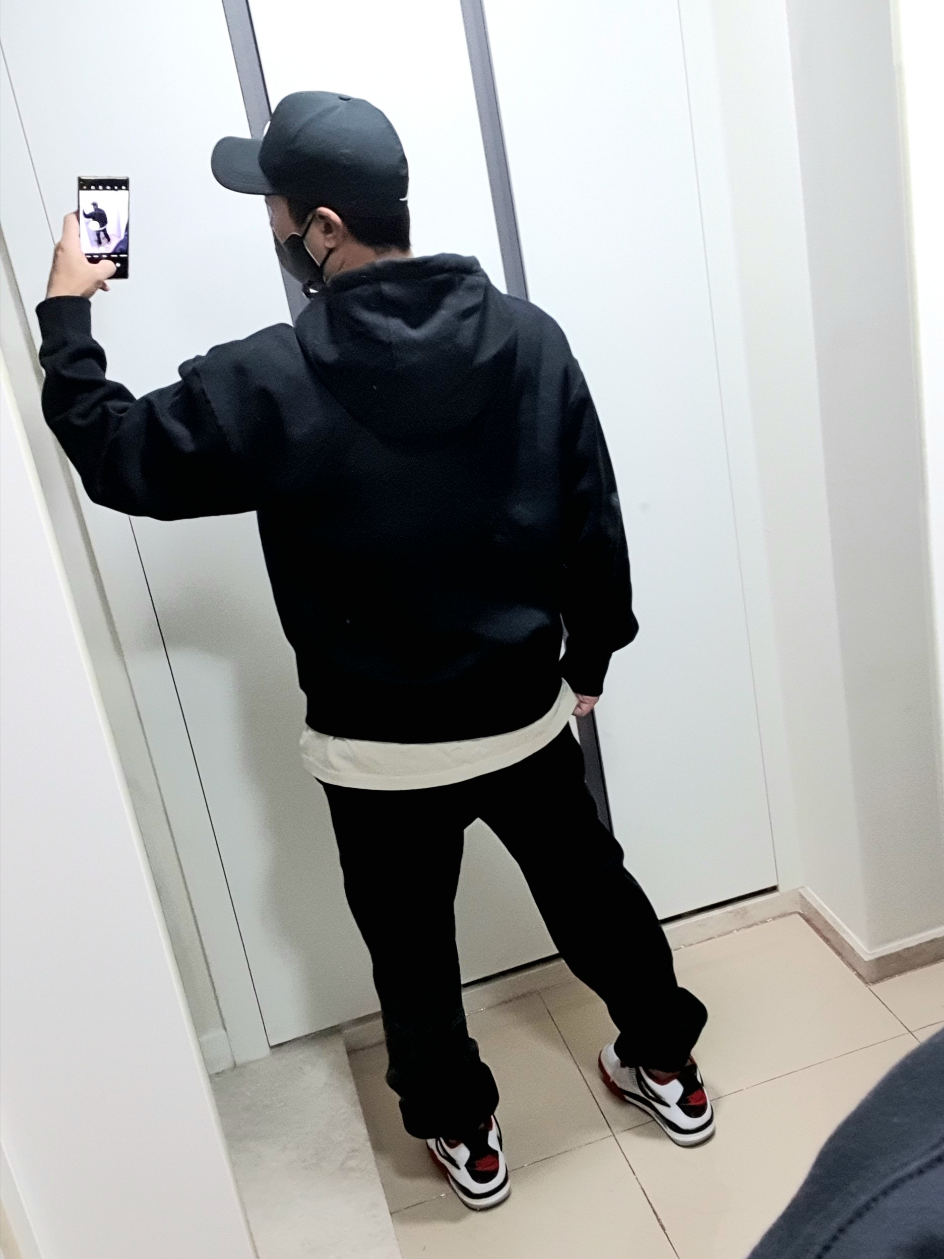 Nike NRG Solo Swoosh Fleece Hoodie Black White - US/EU, Jordan 4 Retro OG Fire Red 2020 착용 스타일 - 3