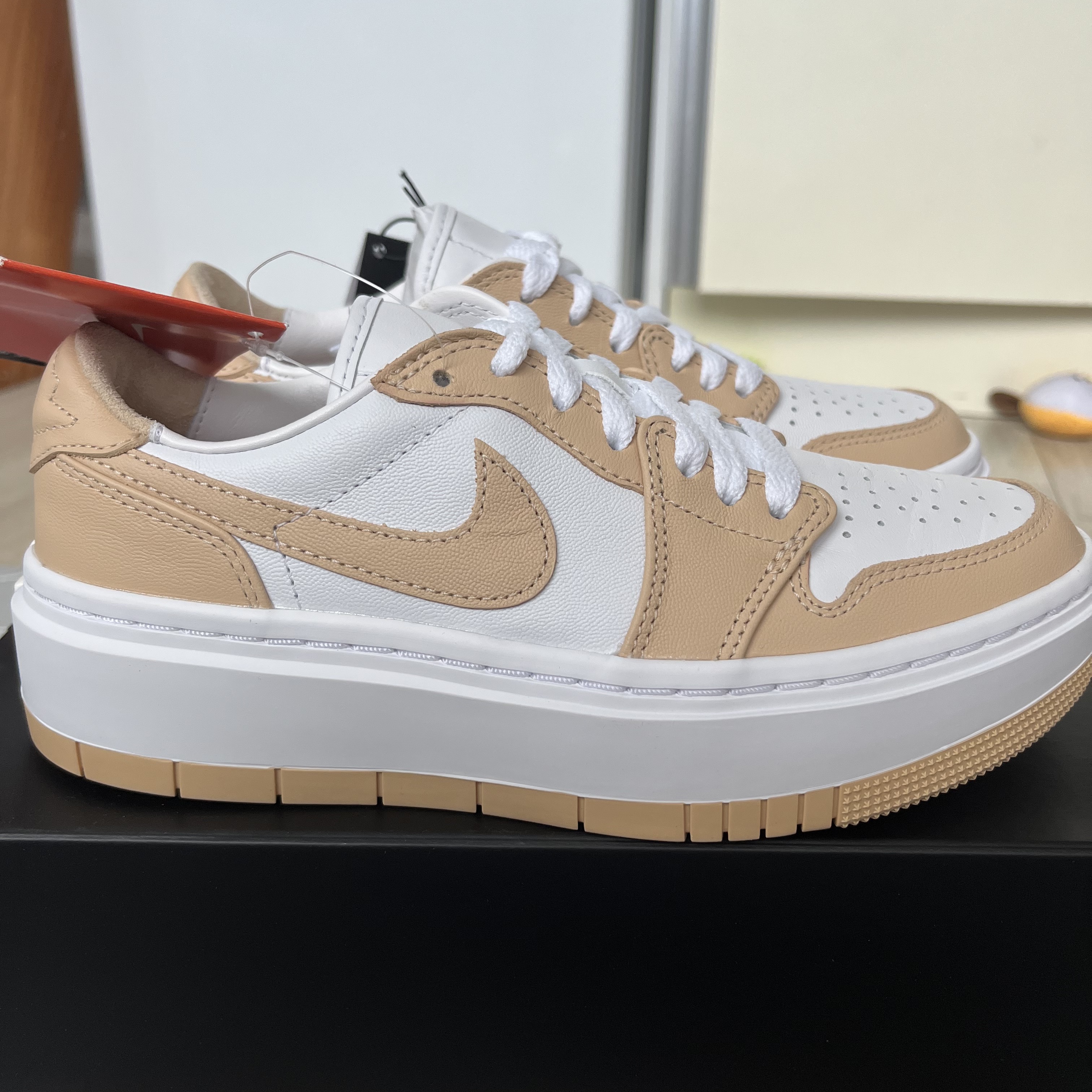 (W) Jordan 1 Elevate Low White Onyx 착용 스타일 - 1