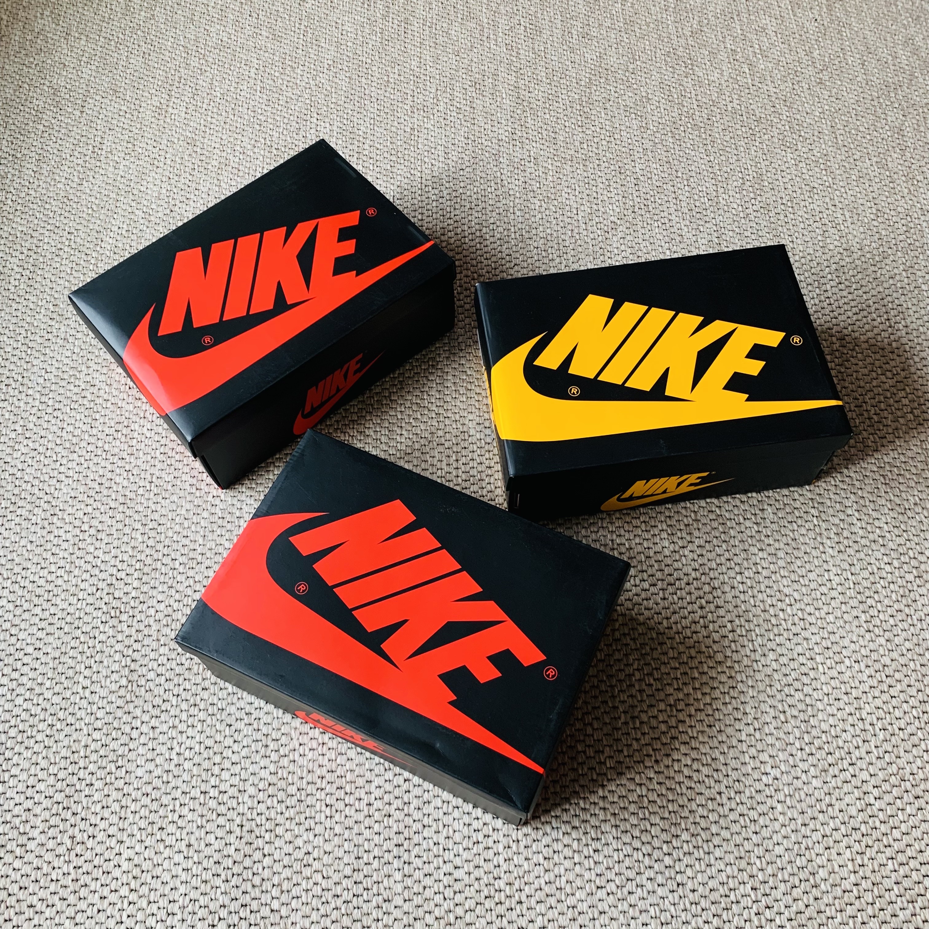 Jordan 1 Retro High OG Dark Marina Blue, Jordan 1 Retro High OG Pollen 착용 스타일 - 1