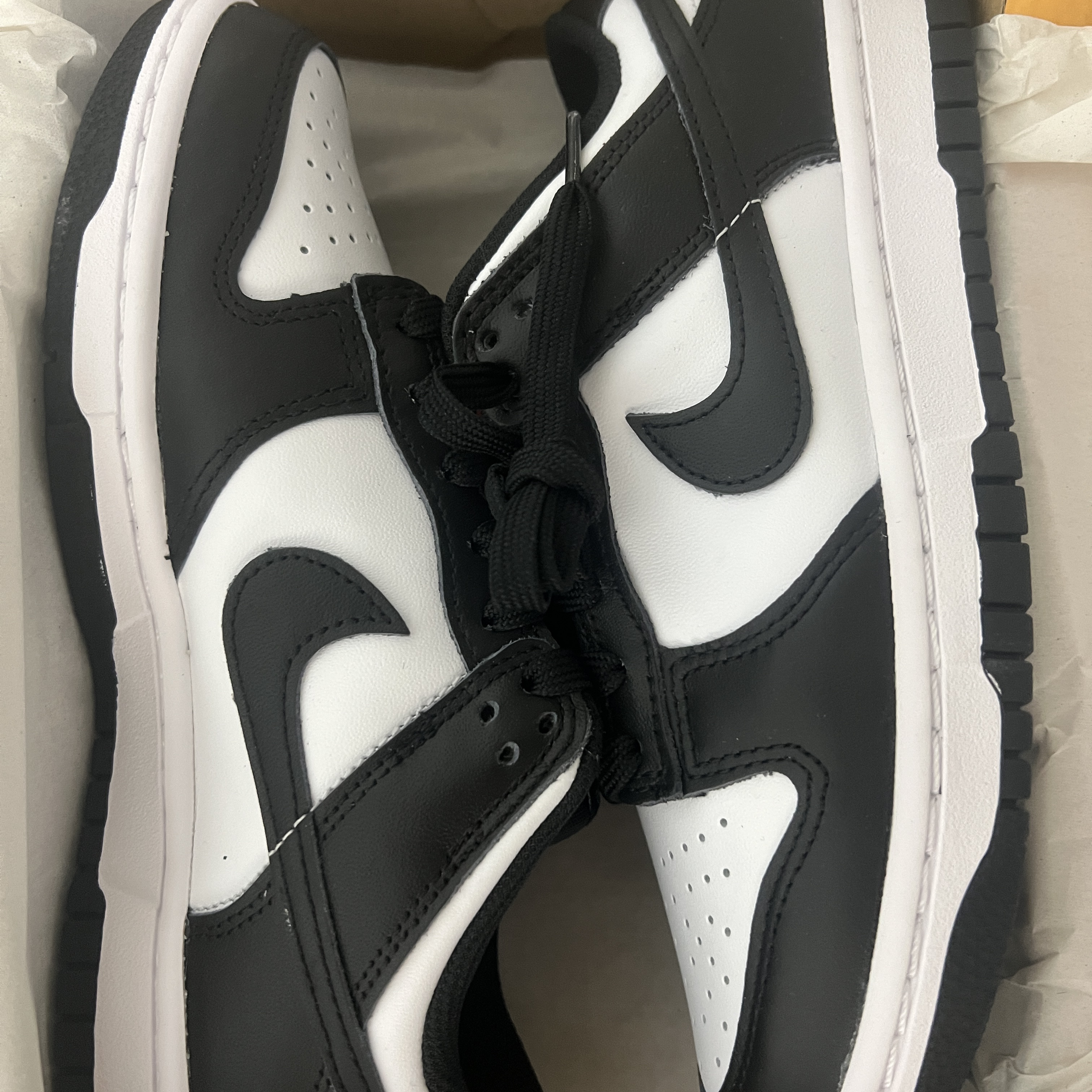 (W) Nike Dunk Low Black 착용 스타일 - 2