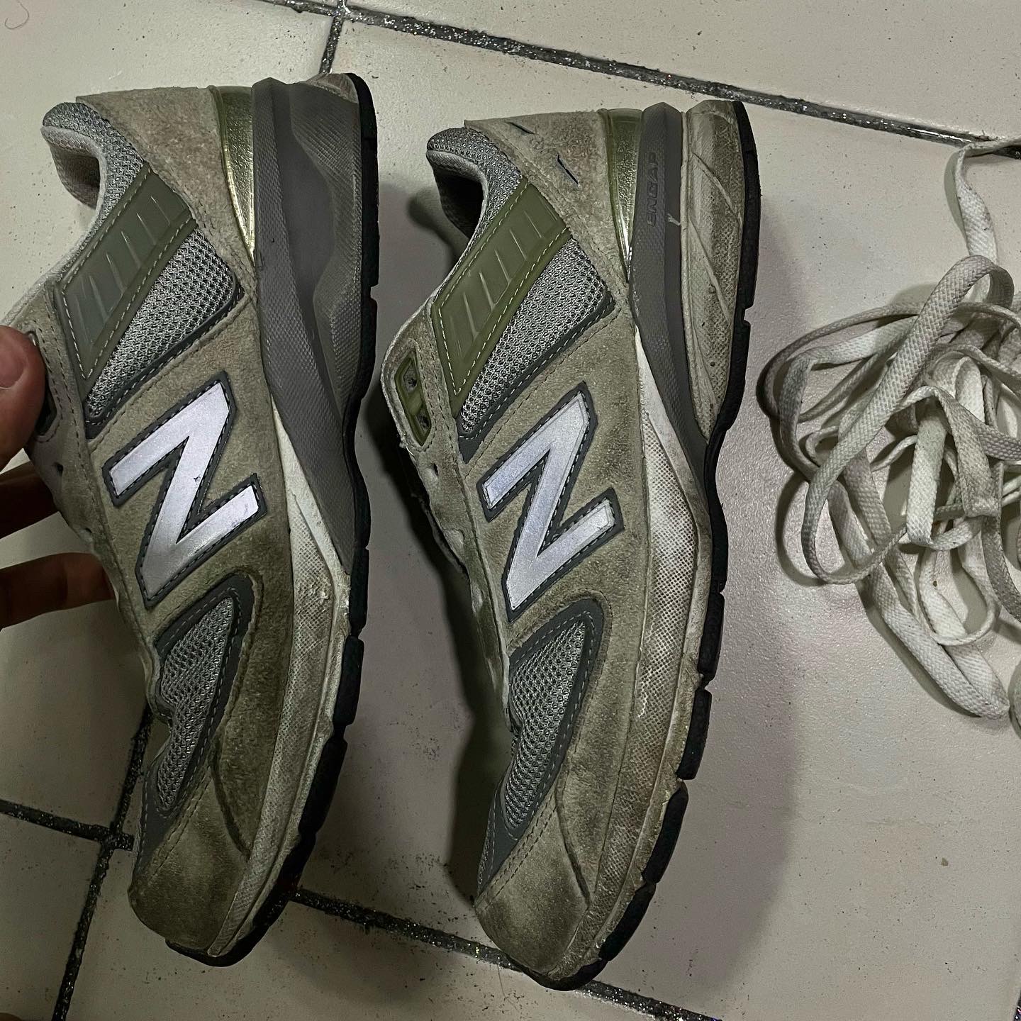 New Balance 990v5 Made in USA Grey - D Standard 착용 스타일 - 2