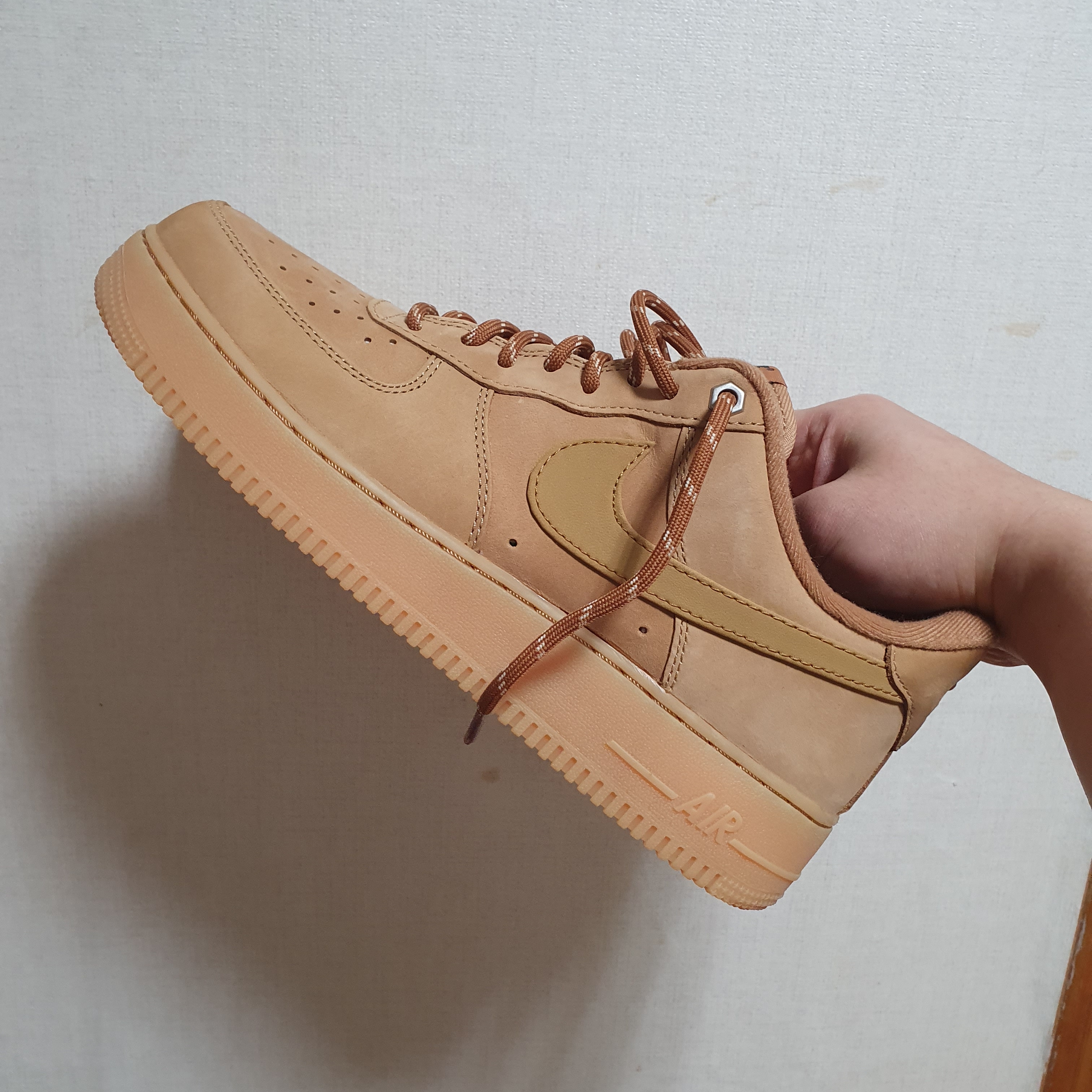 Nike Air Force 1 '07 WB Flax 착용 스타일 - 4