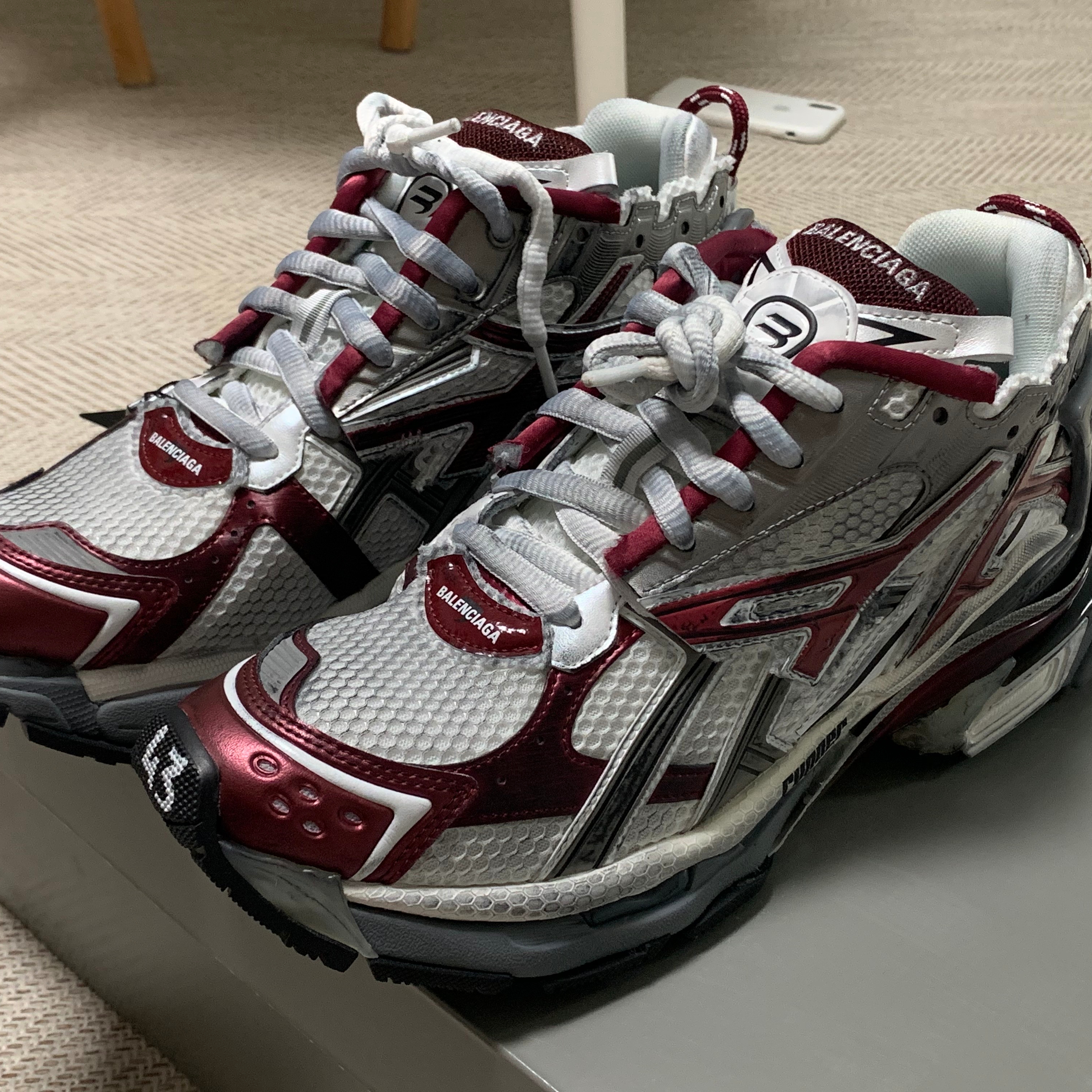 Balenciaga Runner Sneakers Grey Burgundy 착용 스타일