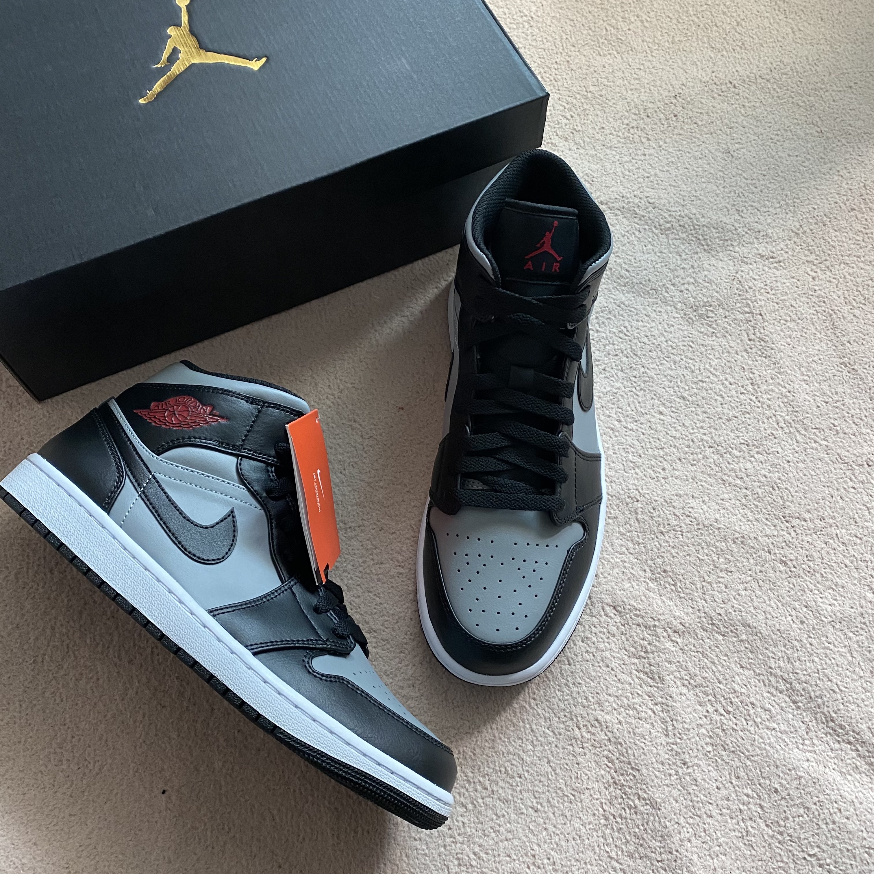 Jordan 1 Mid Shadow 착용 스타일