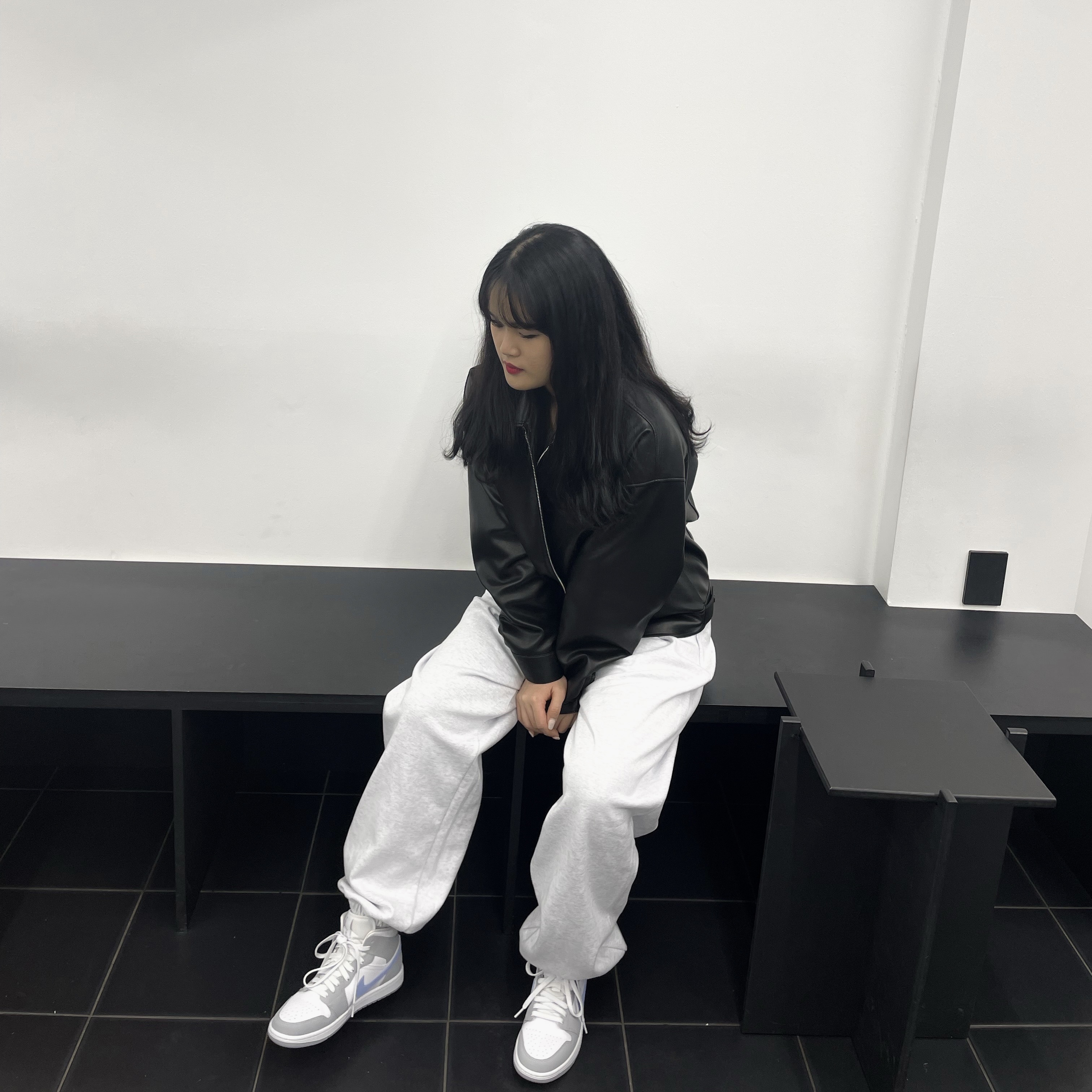 (W) Jordan 1 Mid Wolf Grey 착용 스타일 - 2