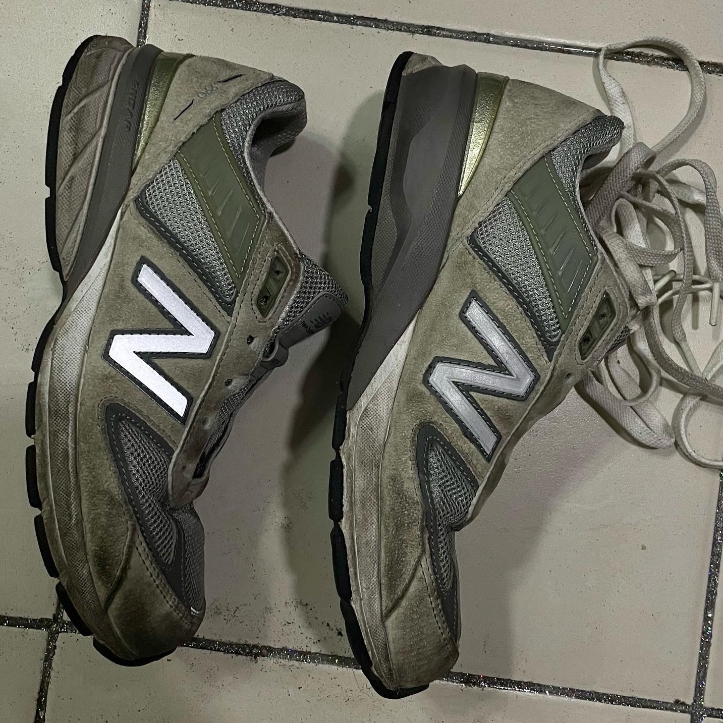 New Balance 990v5 Made in USA Grey - D Standard 착용 스타일 - 3