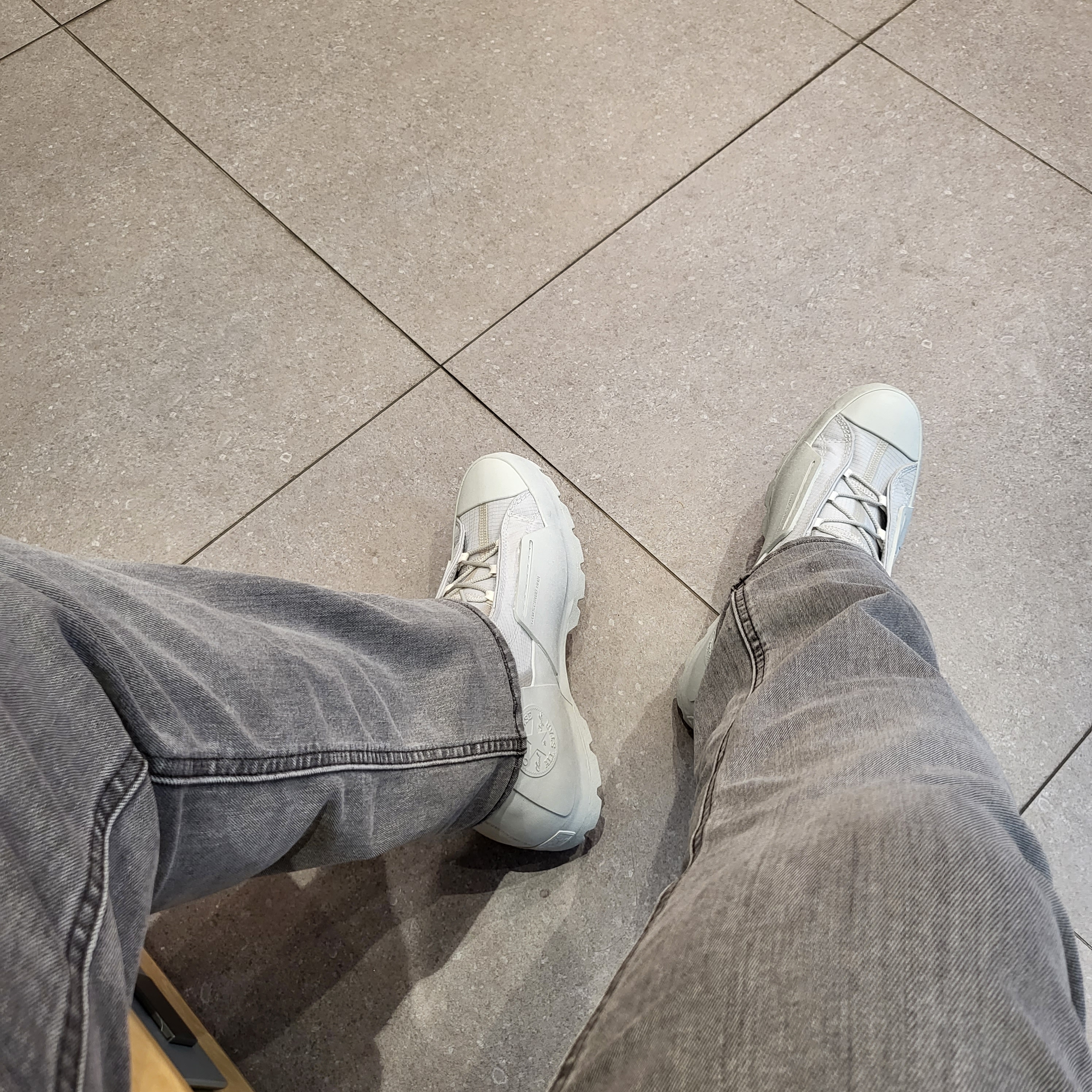 Converse x A-Cold-Wall Chuck Taylor All Star Lugged High Grey Violet 착용 스타일 - 2