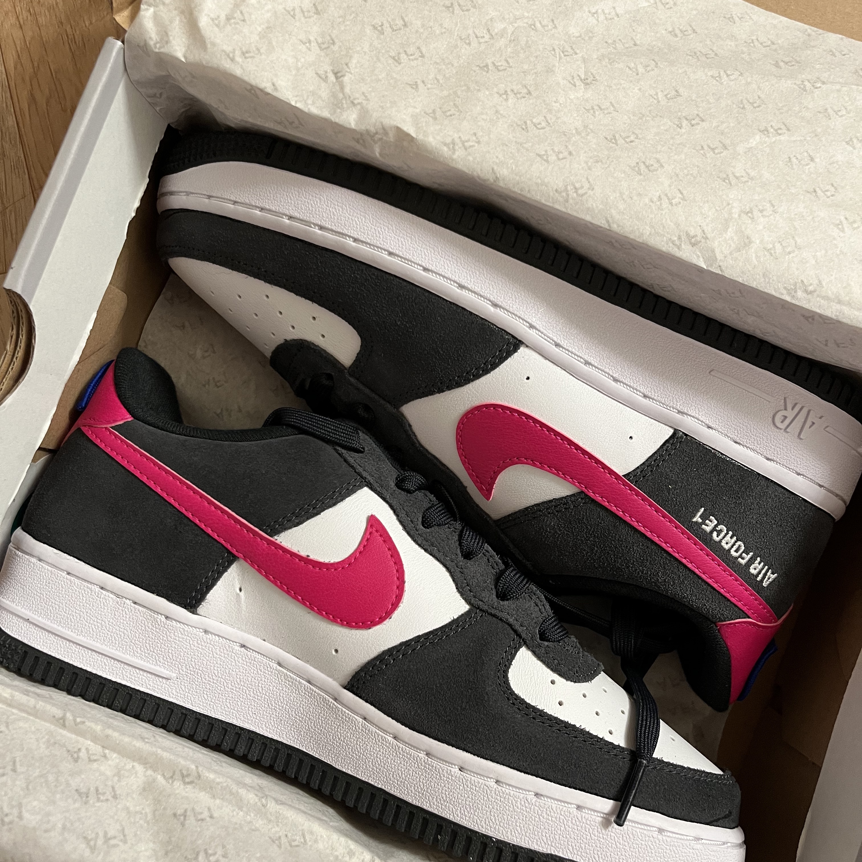 (GS) Nike Air Force 1 LV8 Athletic Club Black Pink Prime 착용 스타일 - 1