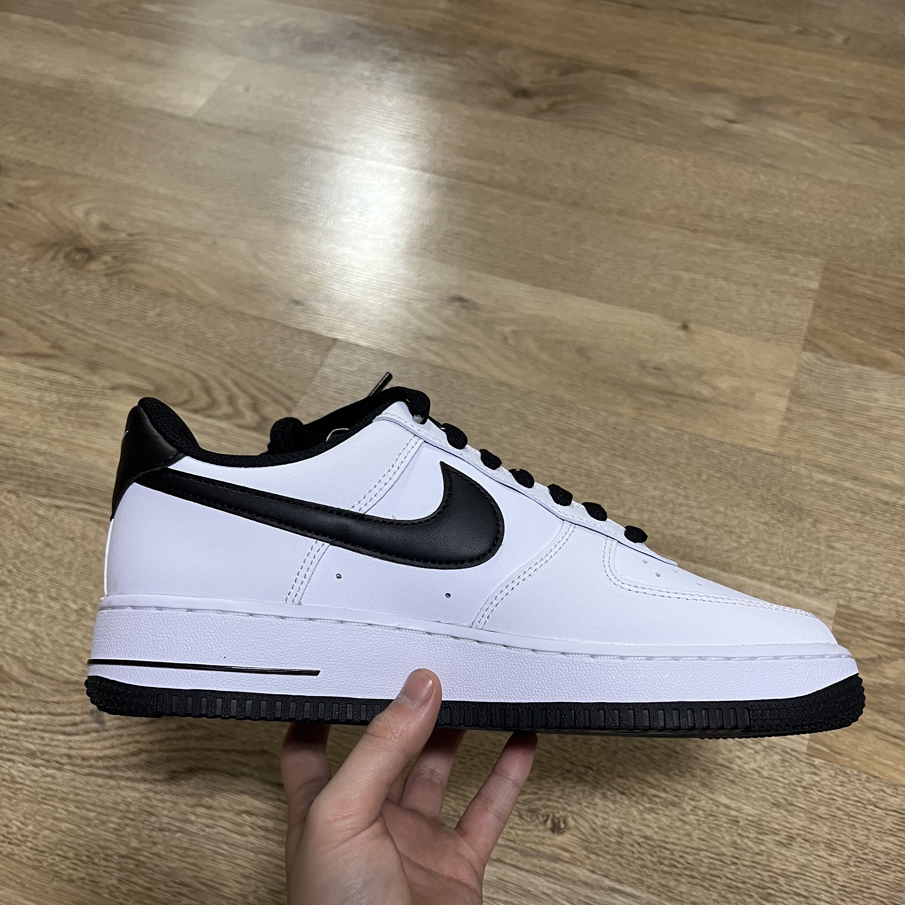 Nike Air Force 1 '07 White Black 착용 스타일 - 1