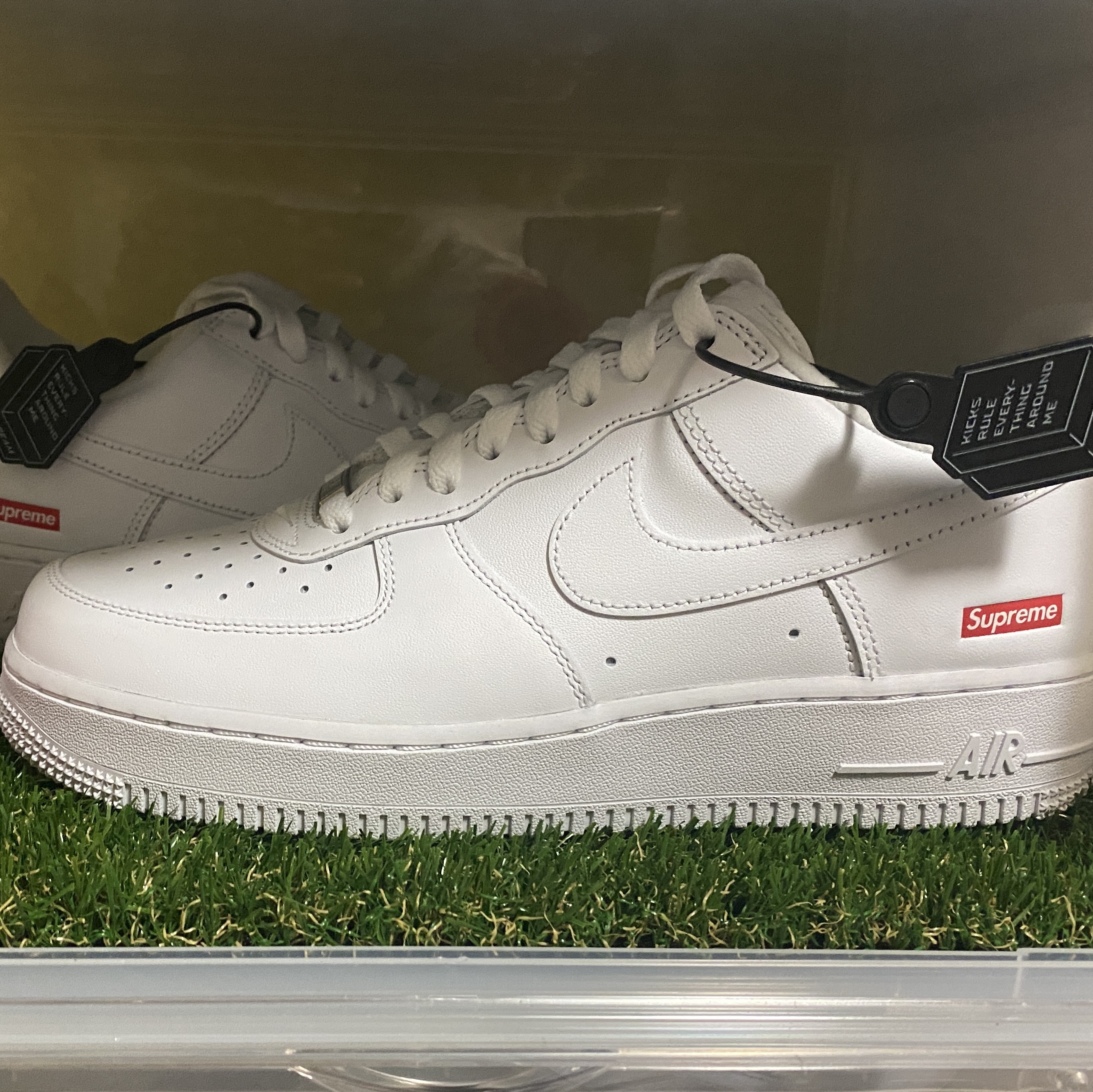 Nike x Supreme Air Force 1 Low White 착용 스타일