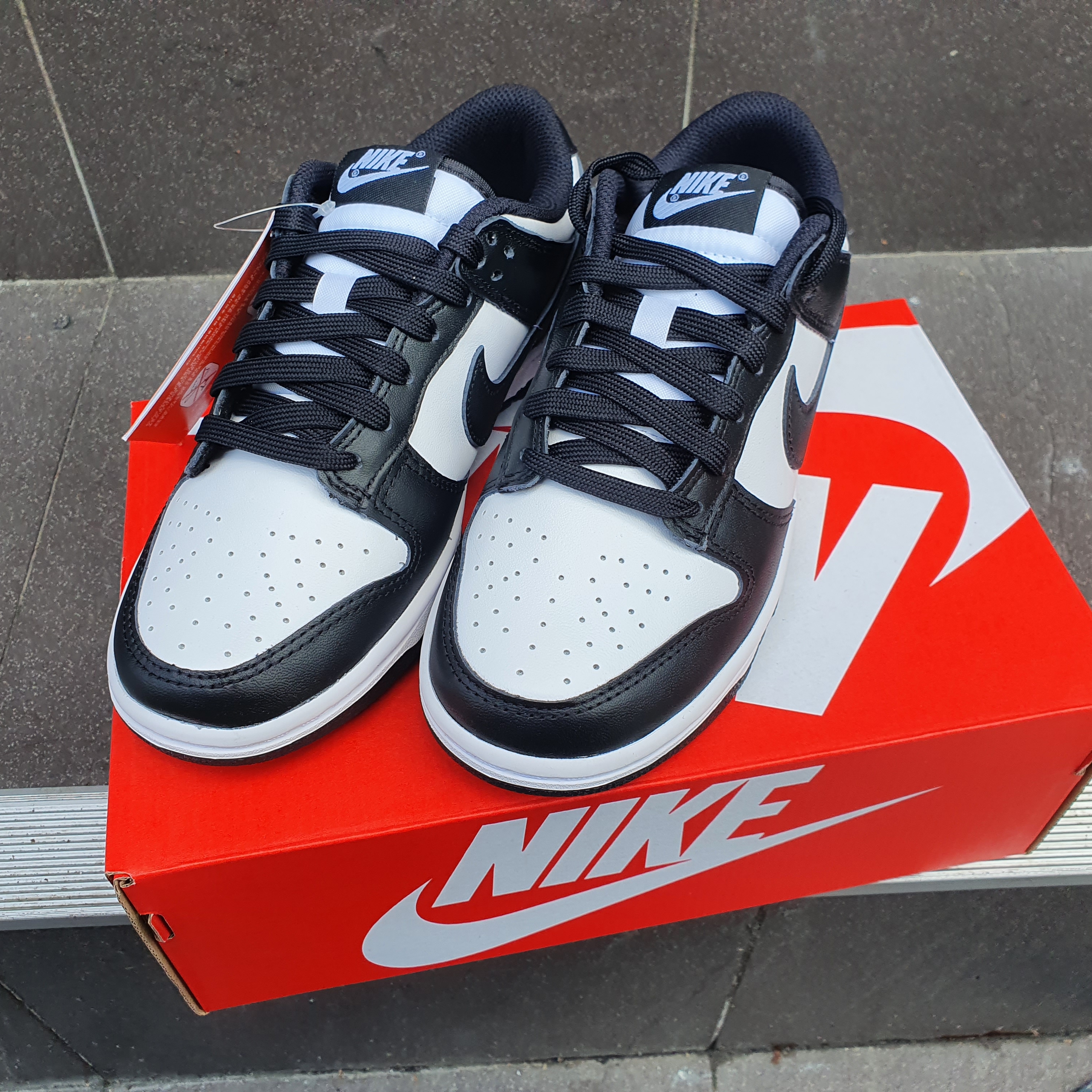 (W) Nike Dunk Low Black 착용 스타일 - 2