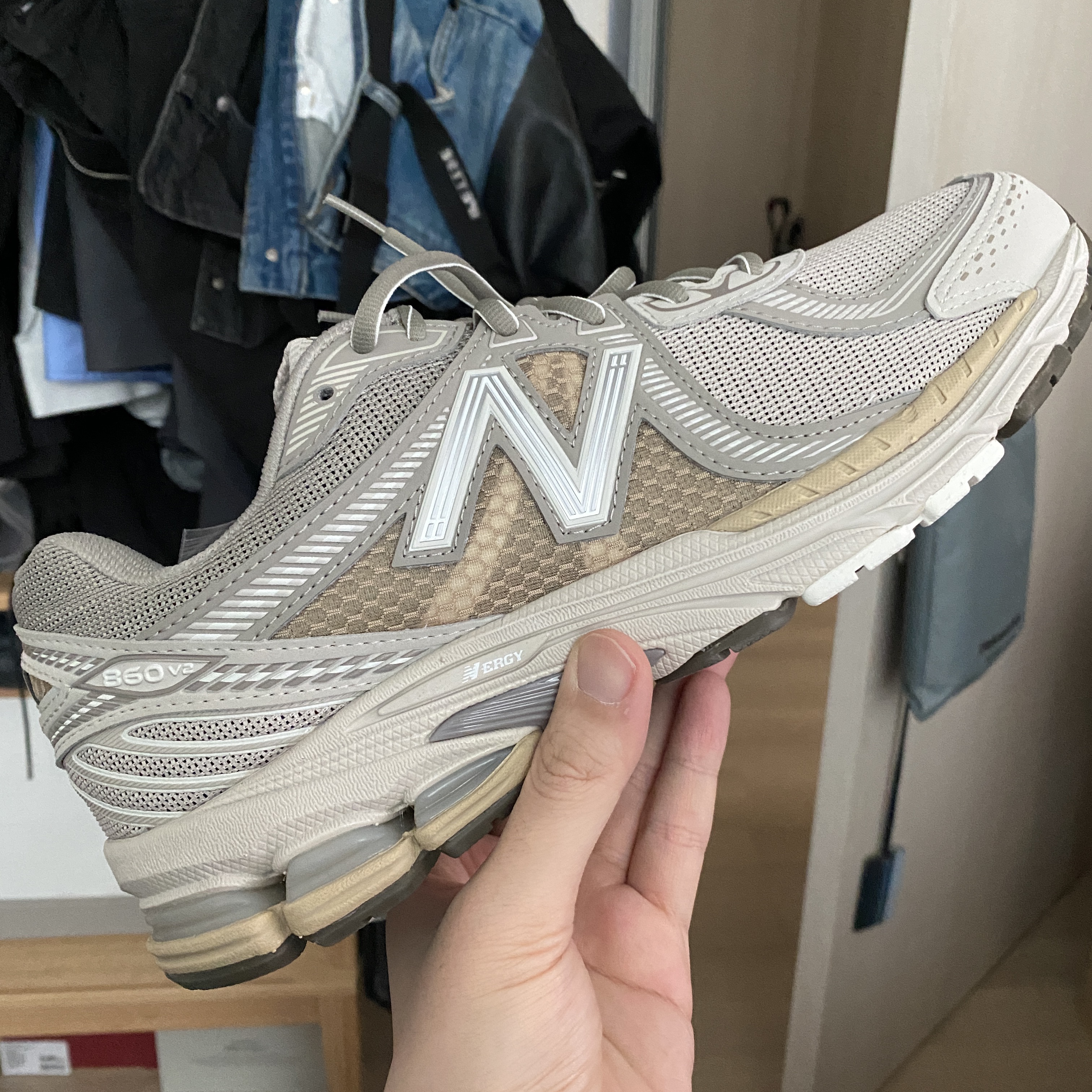 New Balance 860v2 Mars 착용 스타일