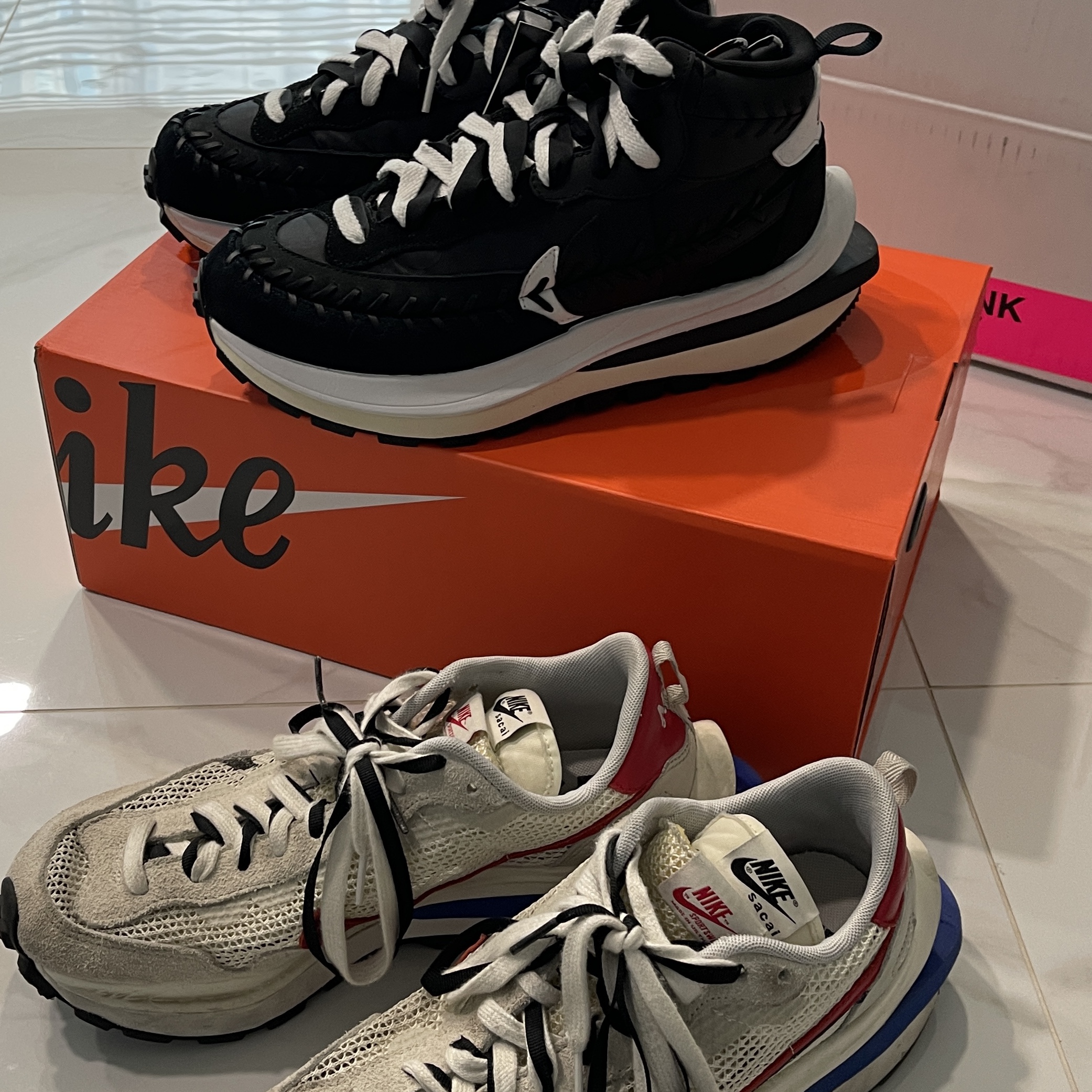 Nike x Sacai x Jean Paul Gaultier VaporWaffle Black White, Nike x Sacai VaporWaffle Royal Fuchsia 착용 스타일 - 4