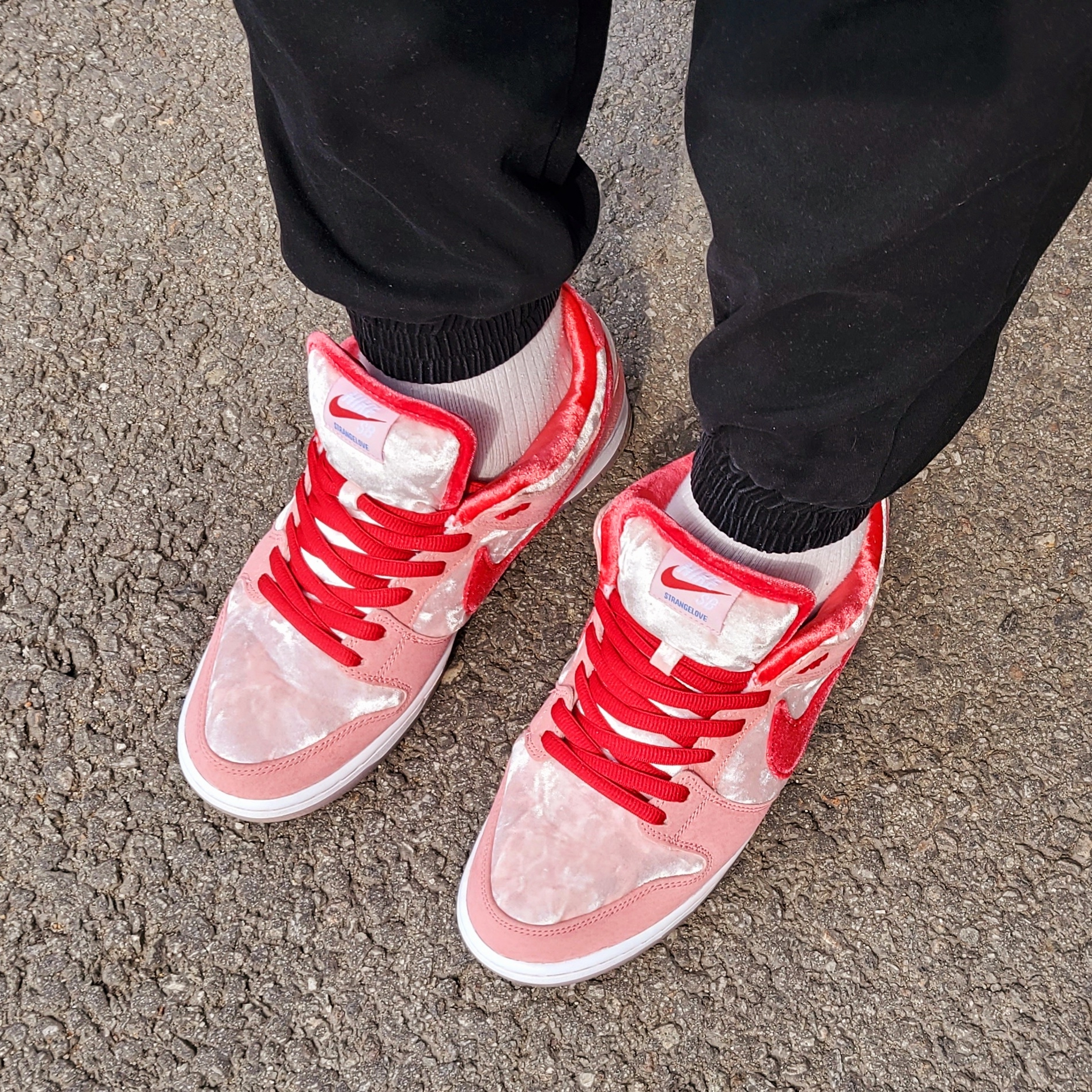 Nike x StrangeLove SB Dunk Low Pink (Regular Box) 착용 스타일 - 2