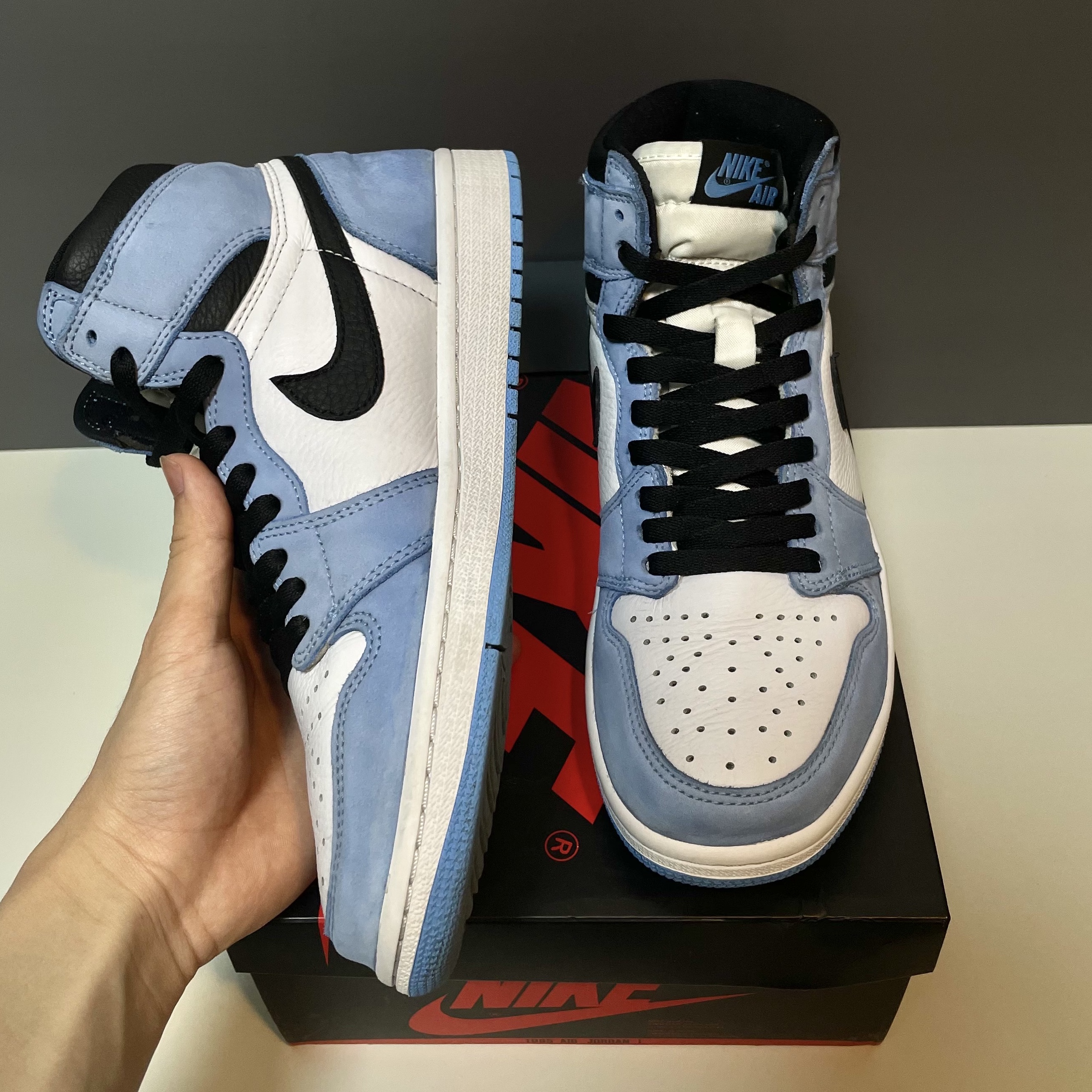 Jordan 1 Retro High OG University Blue 착용 스타일 - 4