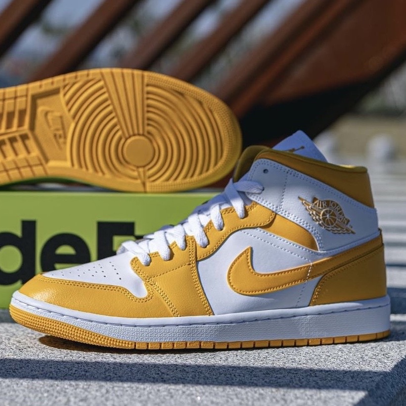 (W) Jordan 1 Mid University Gold 착용 스타일 - 3