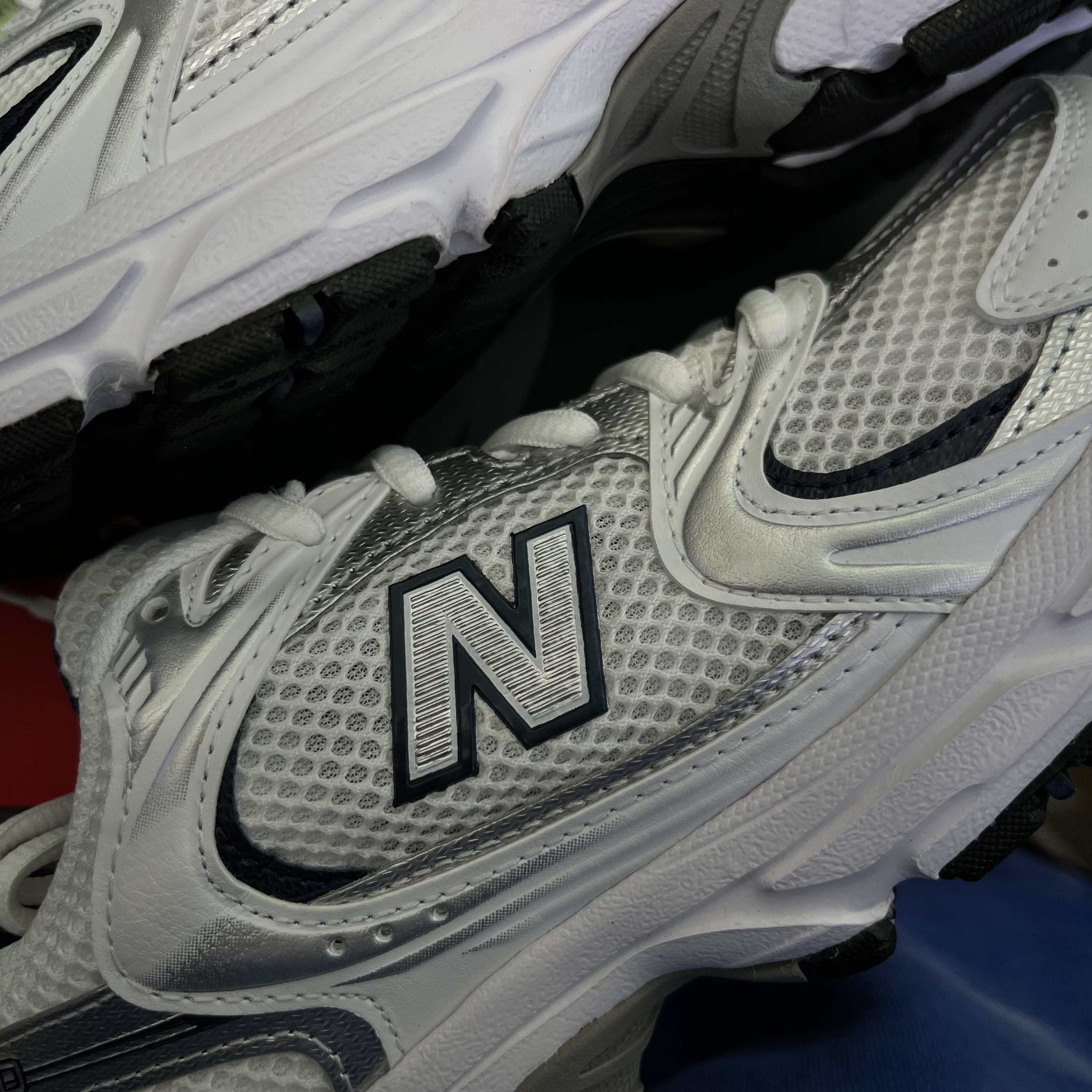 New Balance 530 White 착용 스타일