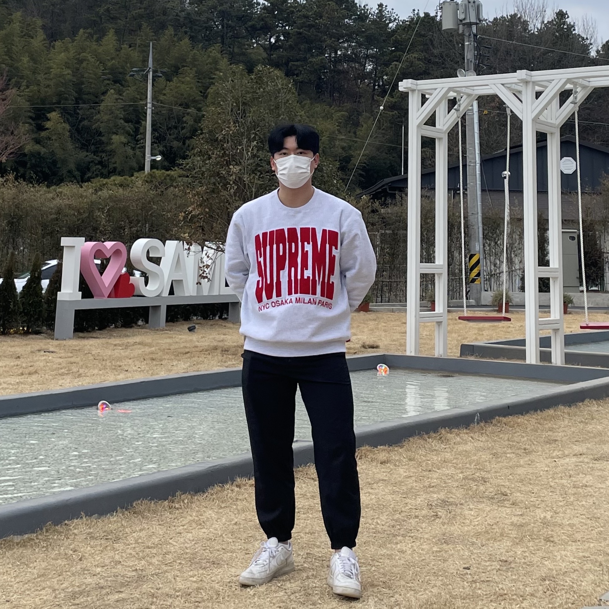 Supreme Cities Arc Crewneck Ash Grey - 21FW, Nike Air Force 1 '07 Low White 착용 스타일