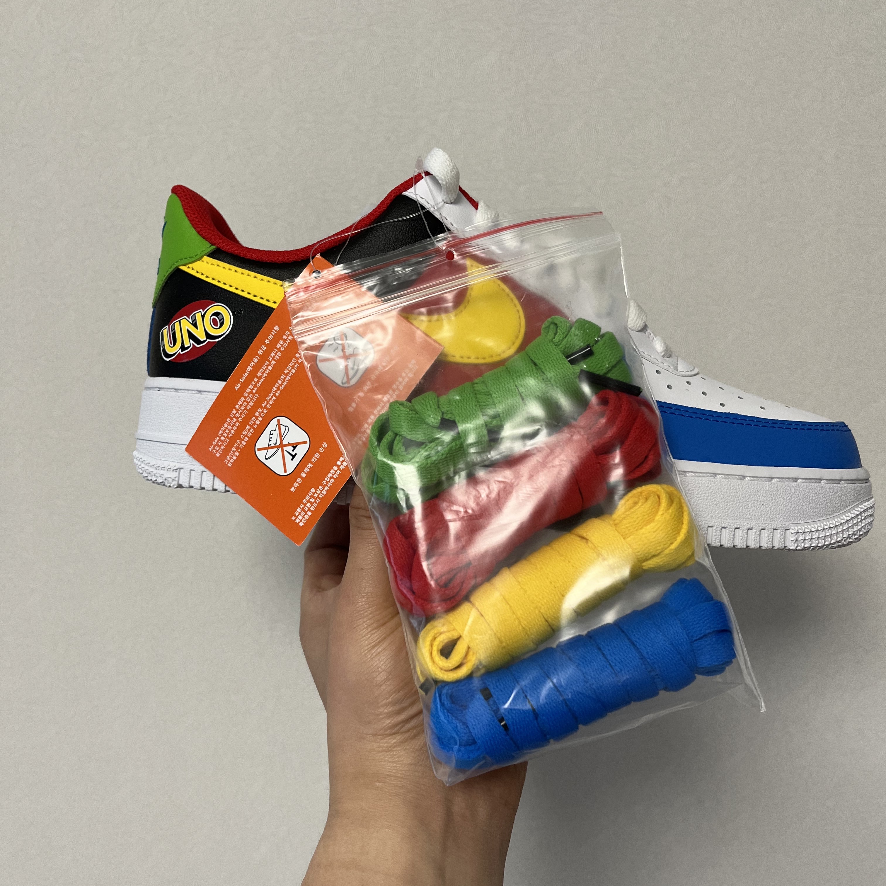 Nike x UNO Air Force 1 '07 QS White Yellow Zest 착용 스타일 - 4
