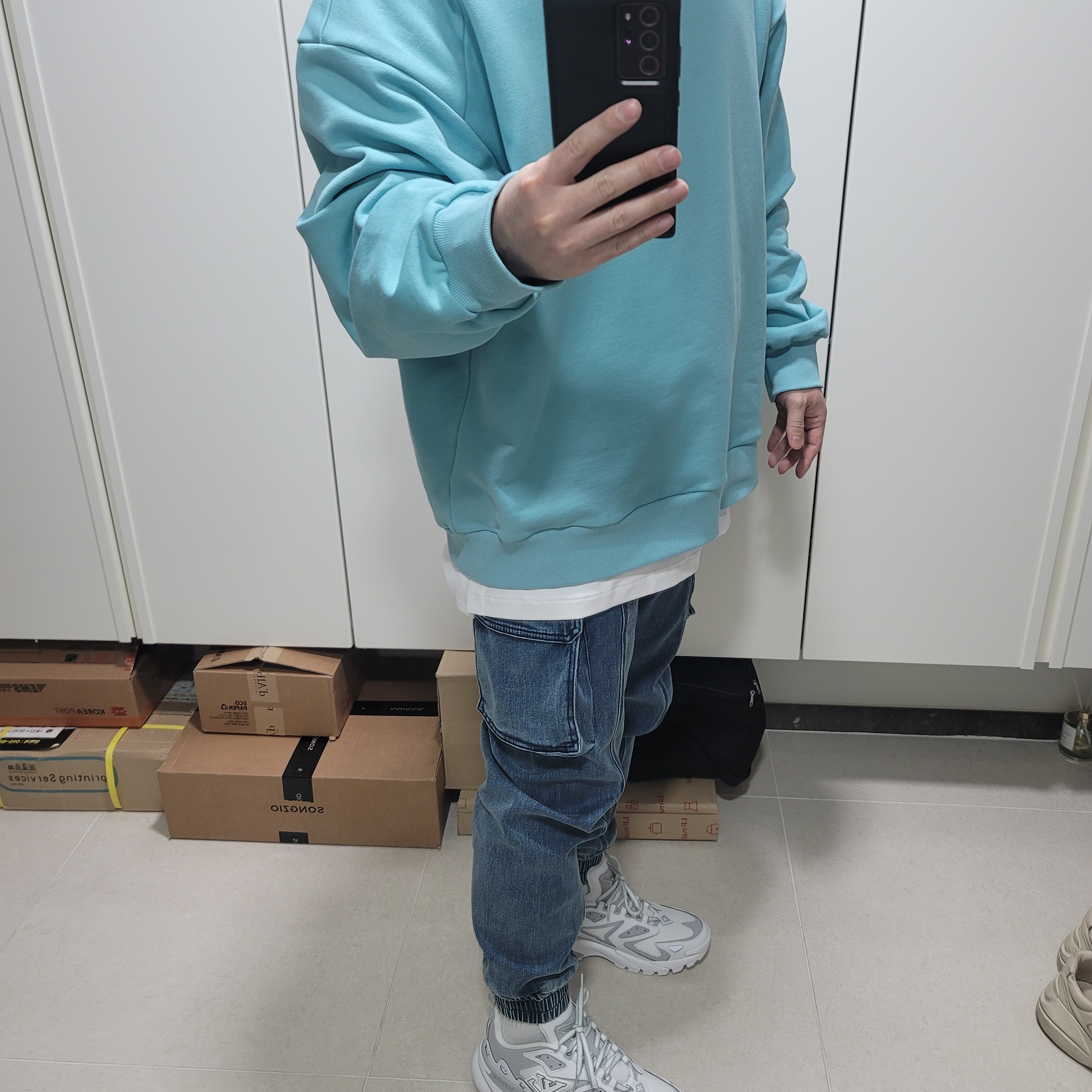Louis Vuitton Runner Tatic Sneakers White 착용 스타일 - 2