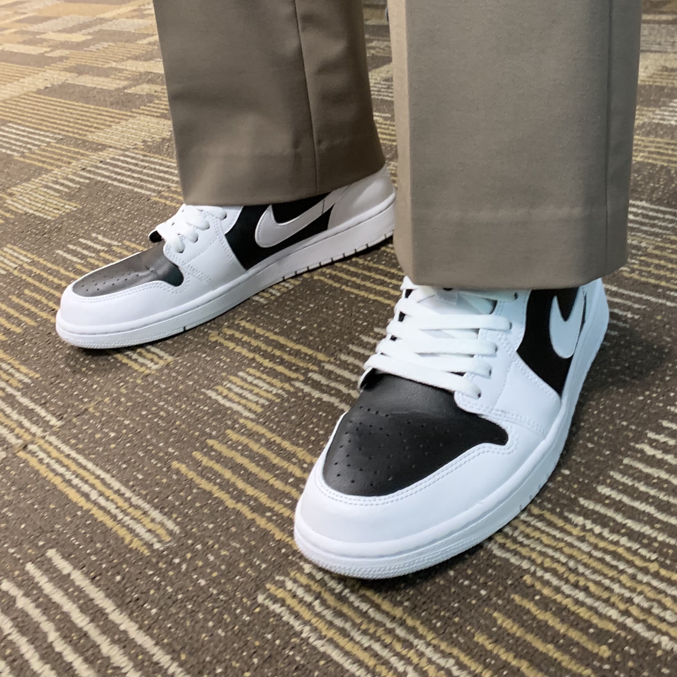 Jordan 1 Mid College Grey, (W) Jordan 1 Low Panda 착용 스타일 - 2