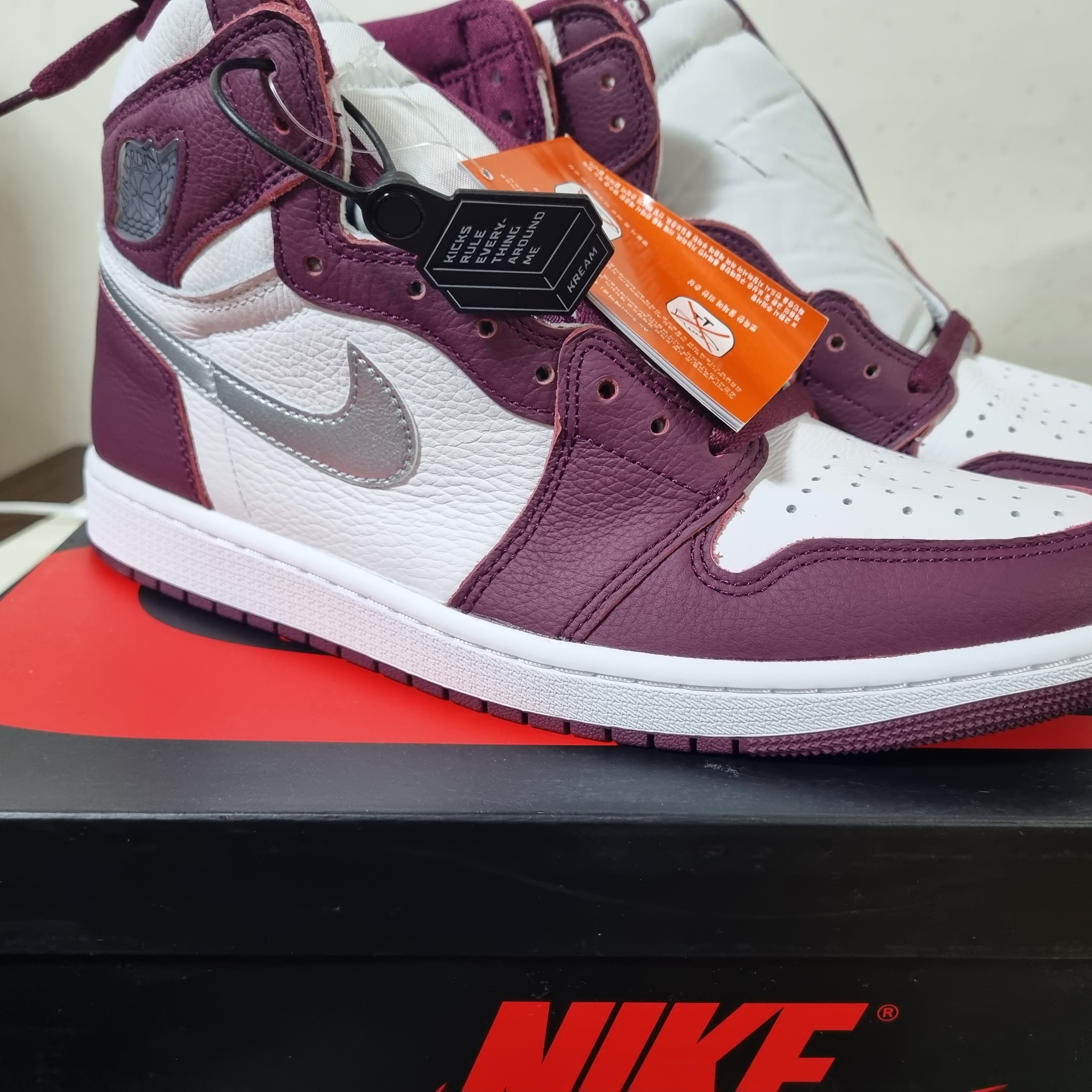 Jordan 1 Retro High OG Bordeaux, (GS) Jordan 1 Retro High OG Bordeaux 착용 스타일 - 1