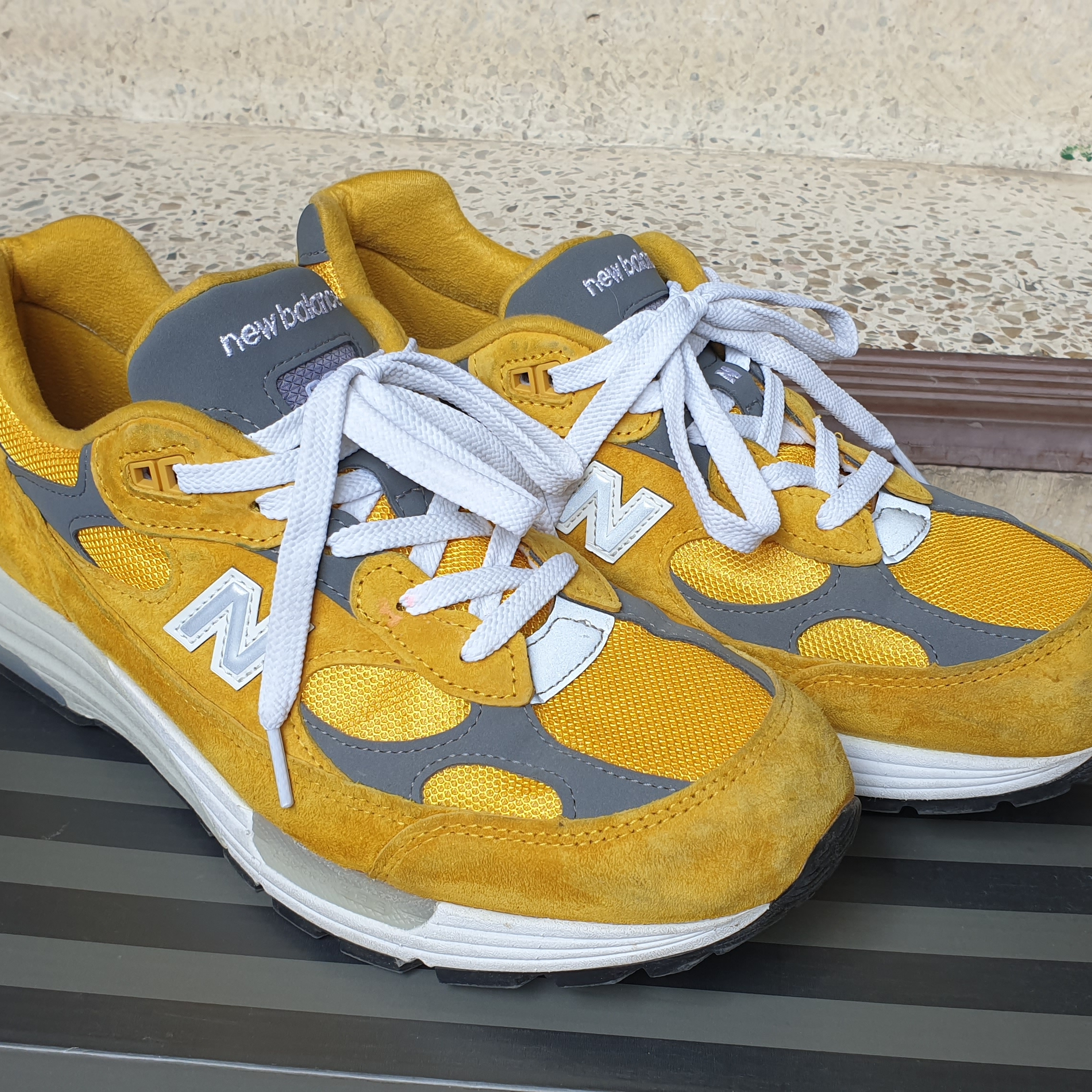 New Balance 992 Made in USA Gold Cream 착용 스타일
