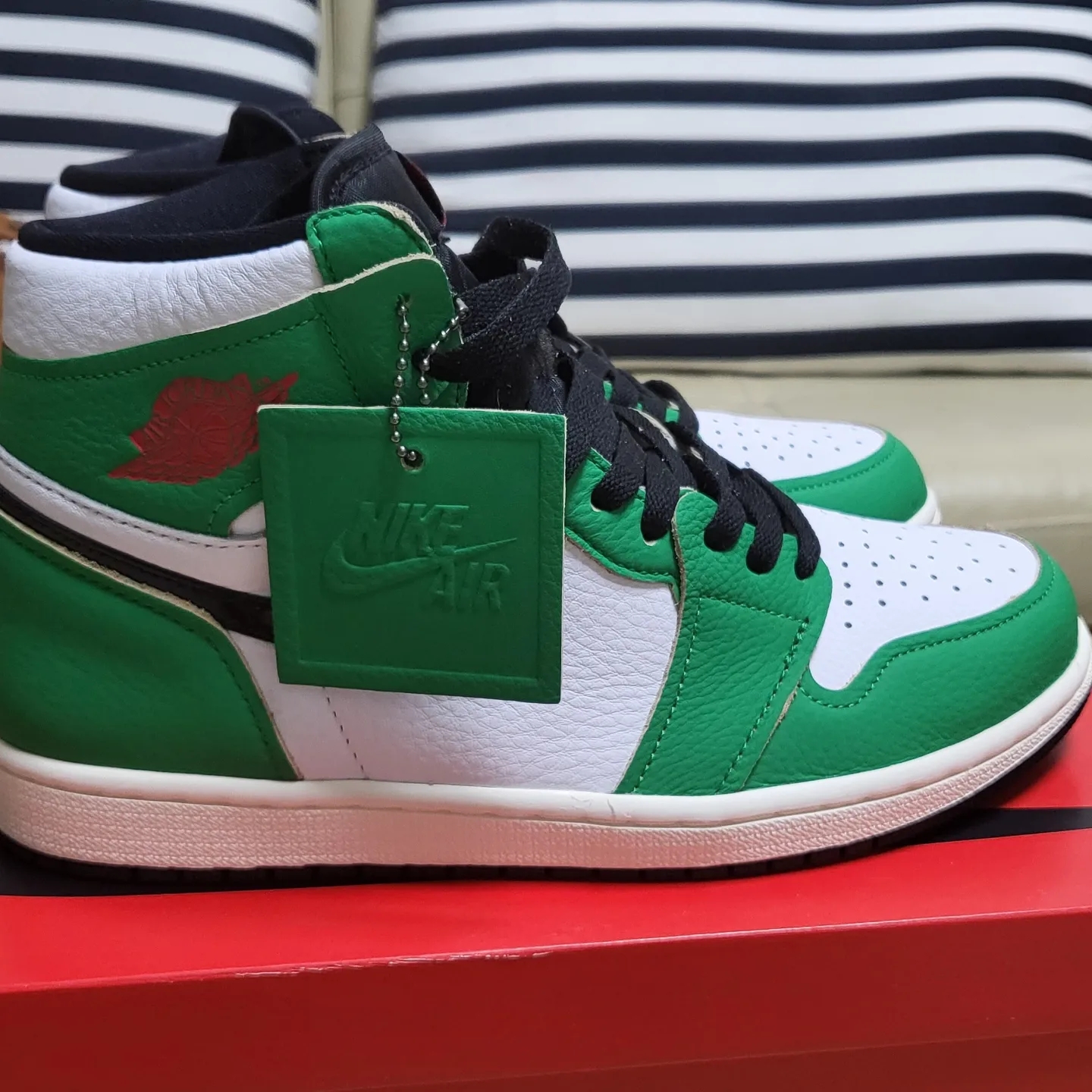 (W) Jordan 1 Retro High OG Lucky Green 착용 스타일 - 2