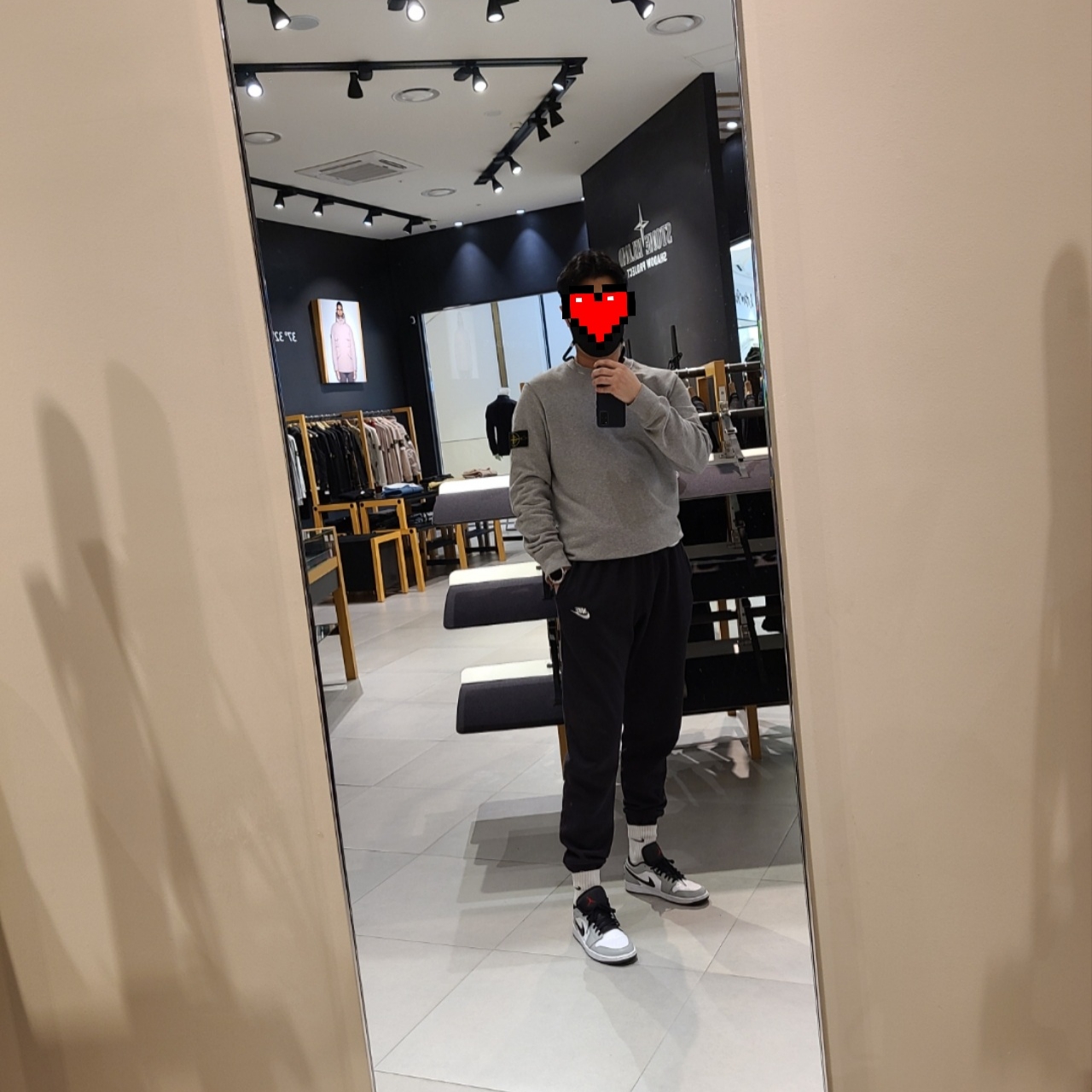 Jordan 1 Low Light Smoke Grey, Stone Island 63020 Crewneck Sweatshirt Melange Grey - 21FW 착용 스타일