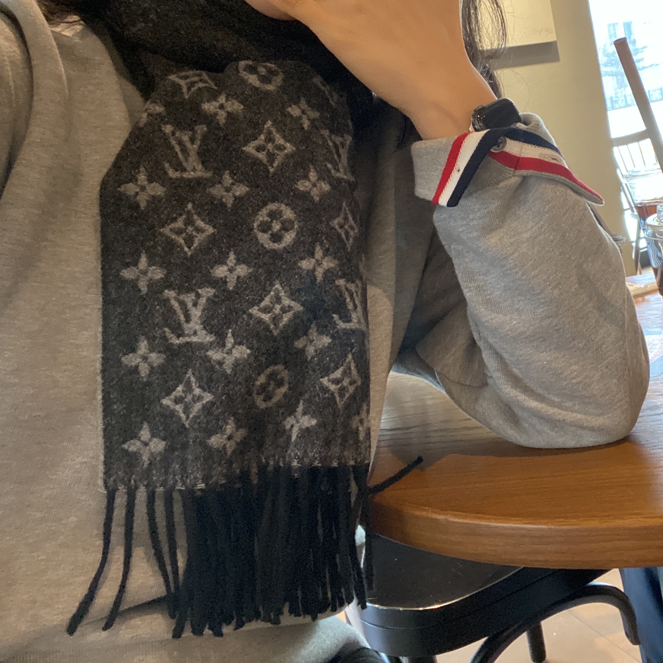 Thom Browne Loopback Center Back Stripe Crewneck Pullover Knit Light Grey 착용 스타일 - 2