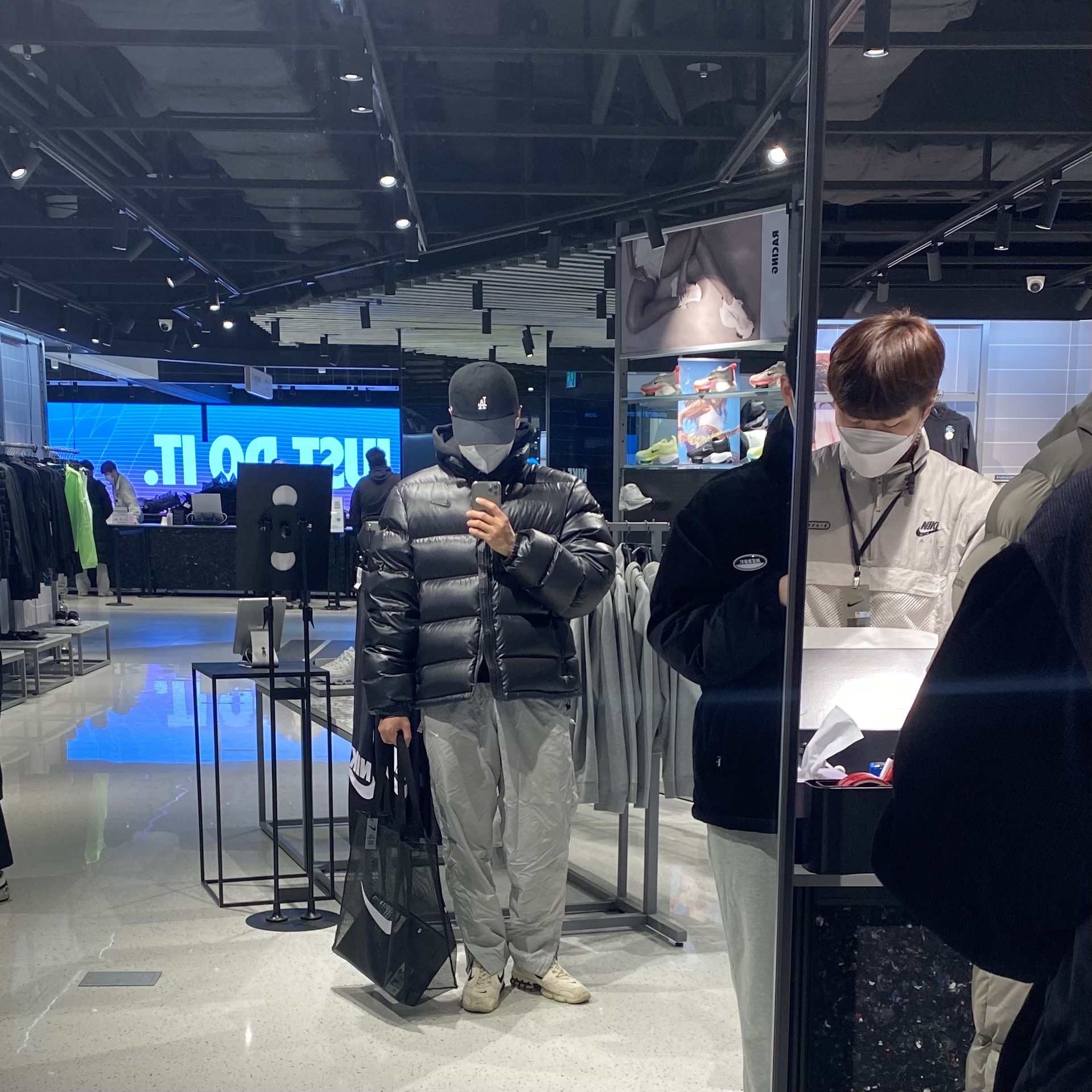 Nike x Drake Nocta Puffer Jacket Black - US/EU, Nike x Stussy Air Zoom Spiridon Cage 2 Fossil 착용 스타일 - 1