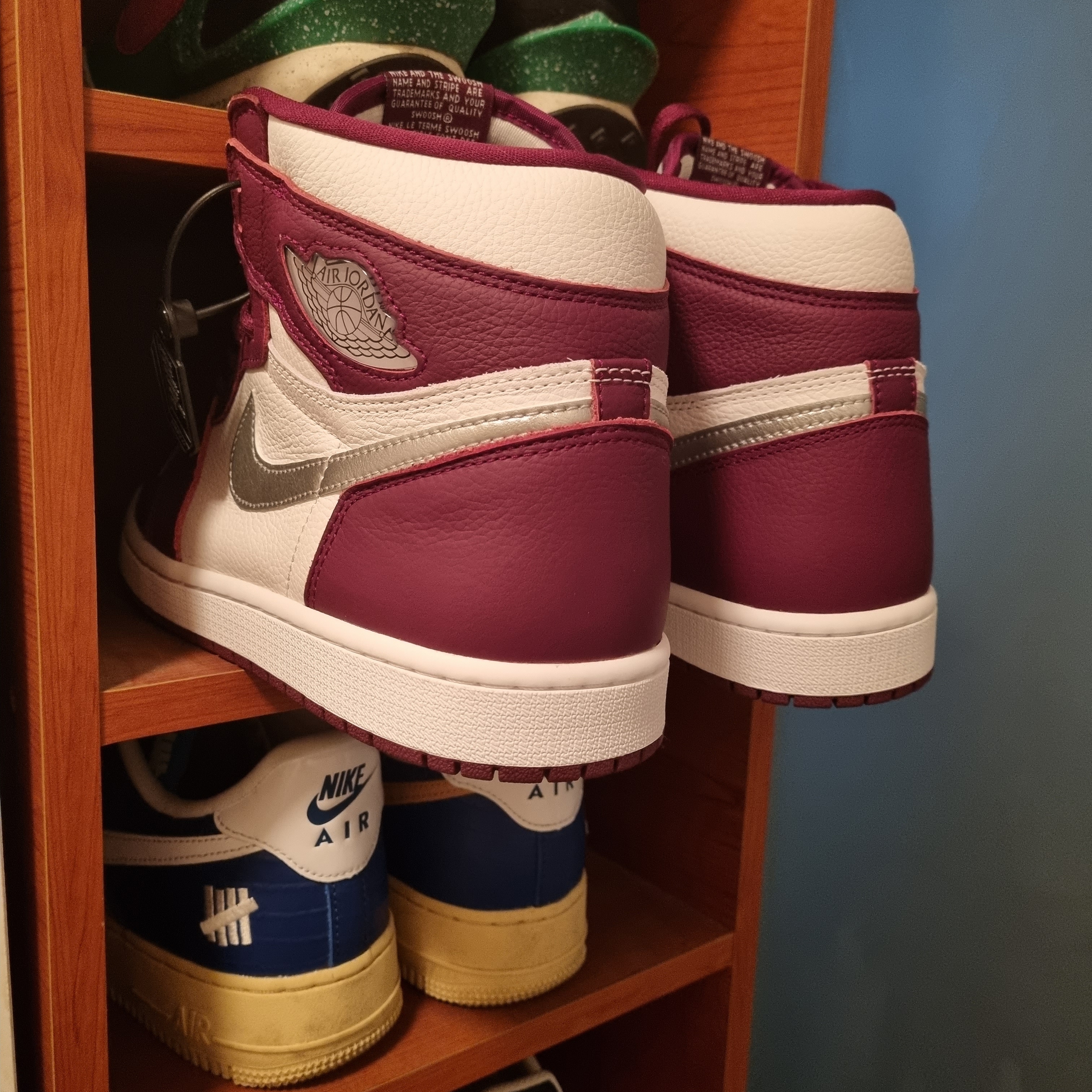 Jordan 1 Retro High OG Bordeaux, (GS) Jordan 1 Retro High OG Bordeaux 착용 스타일 - 2