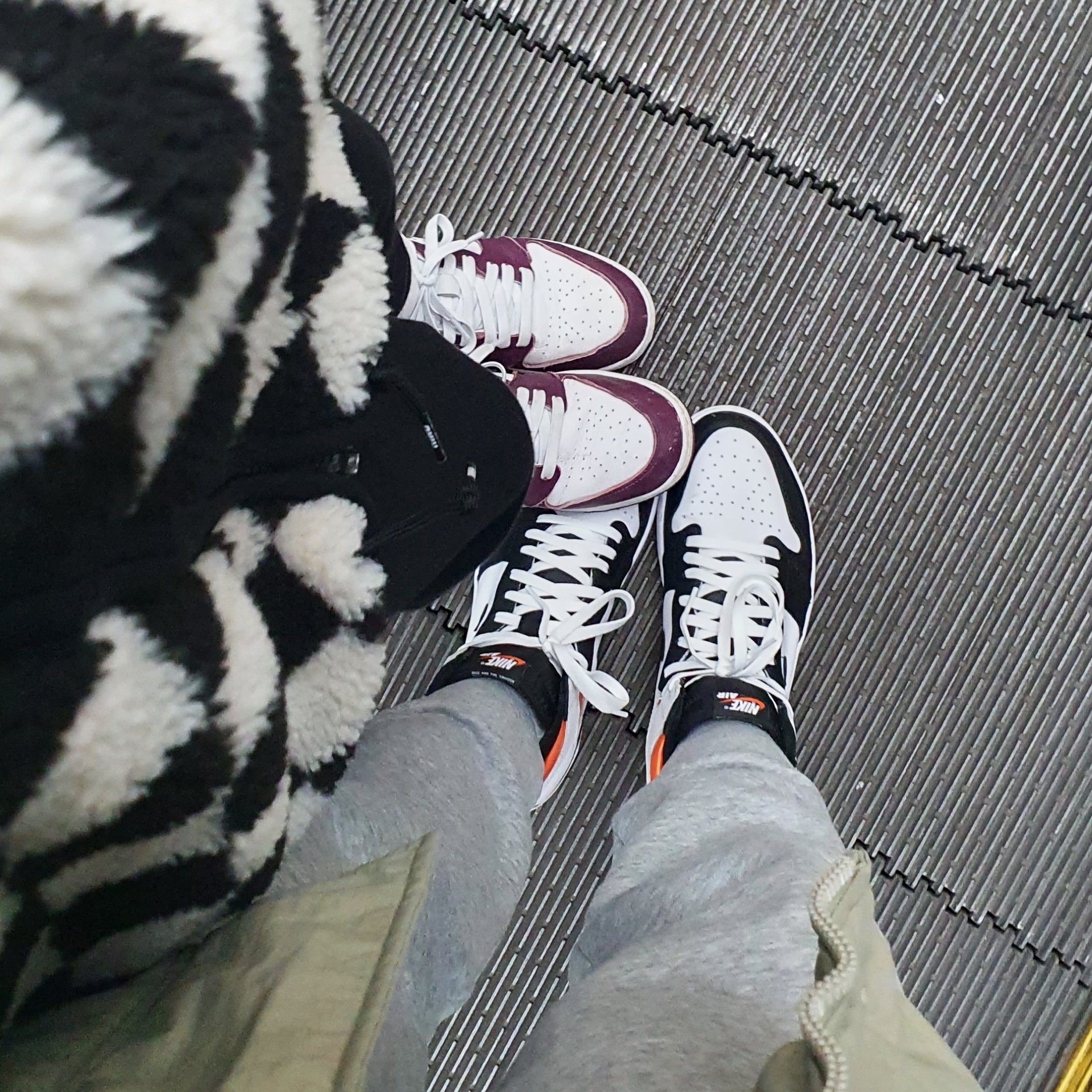 (GS) Jordan 1 Retro High OG Bordeaux, Jordan 1 Retro High OG Electro Orange 착용 스타일