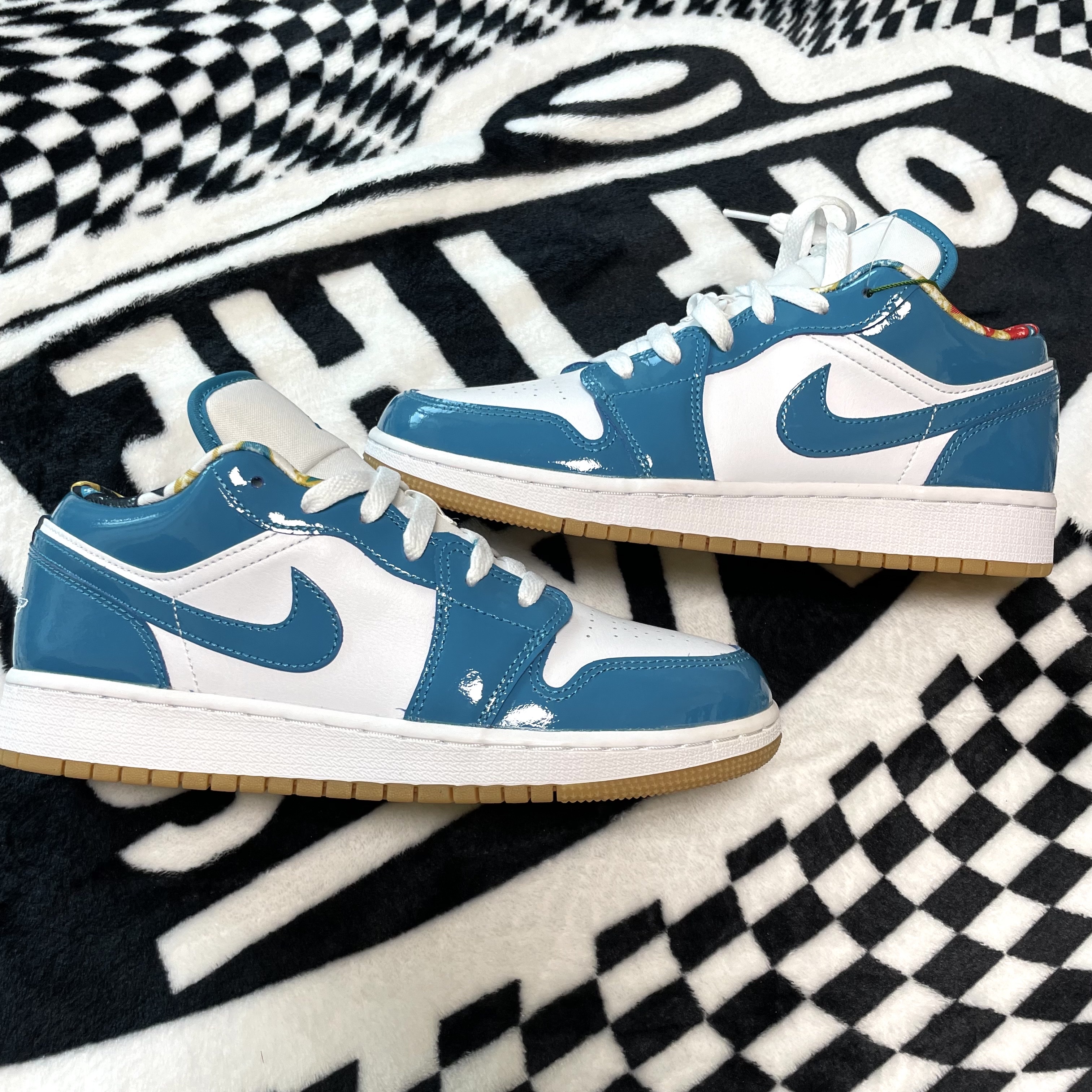(GS) Jordan 1 Low SE Barcelona 착용 스타일 - 1
