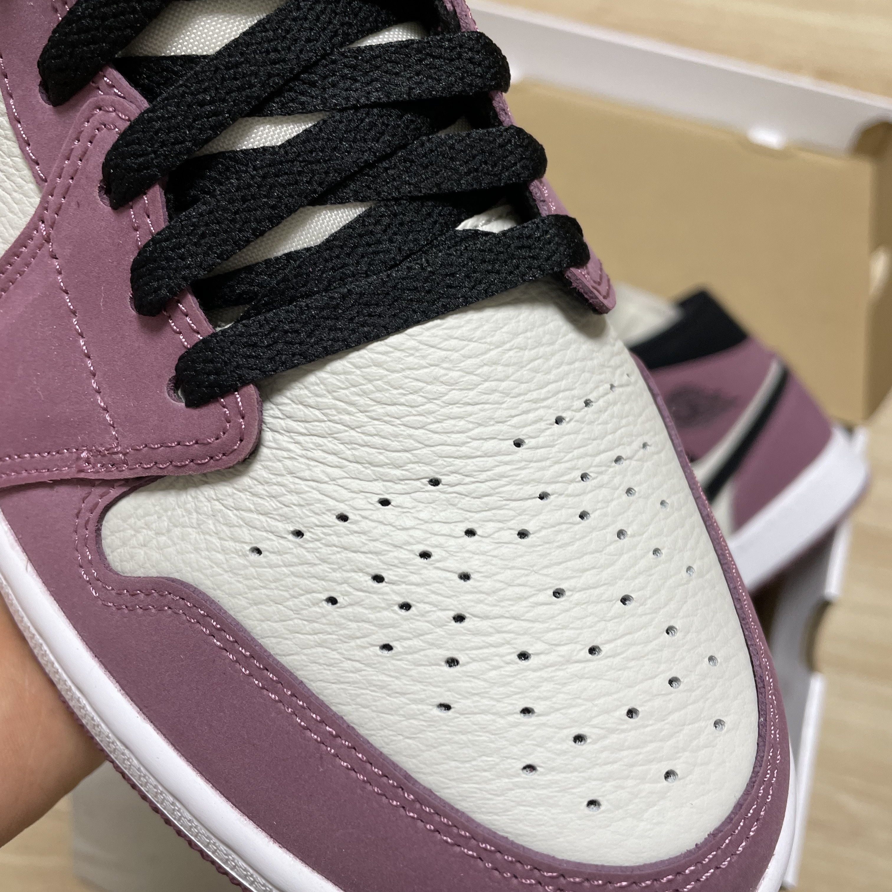 (W) Jordan 1 Mid SE Light Mulberry 착용 스타일 - 2