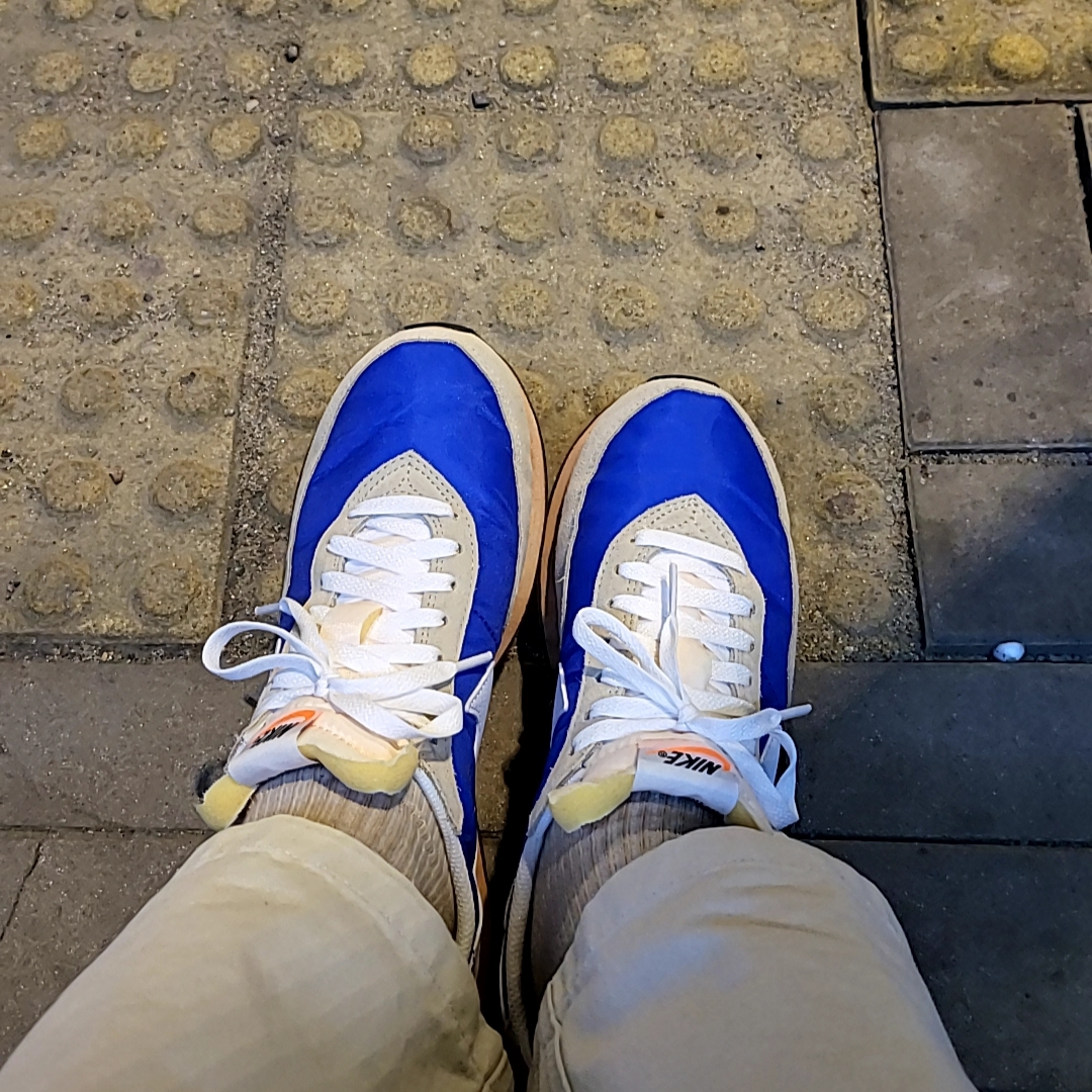 Nike Waffle Trainer 2 Hyper Royal Rattan 착용 스타일 - 3