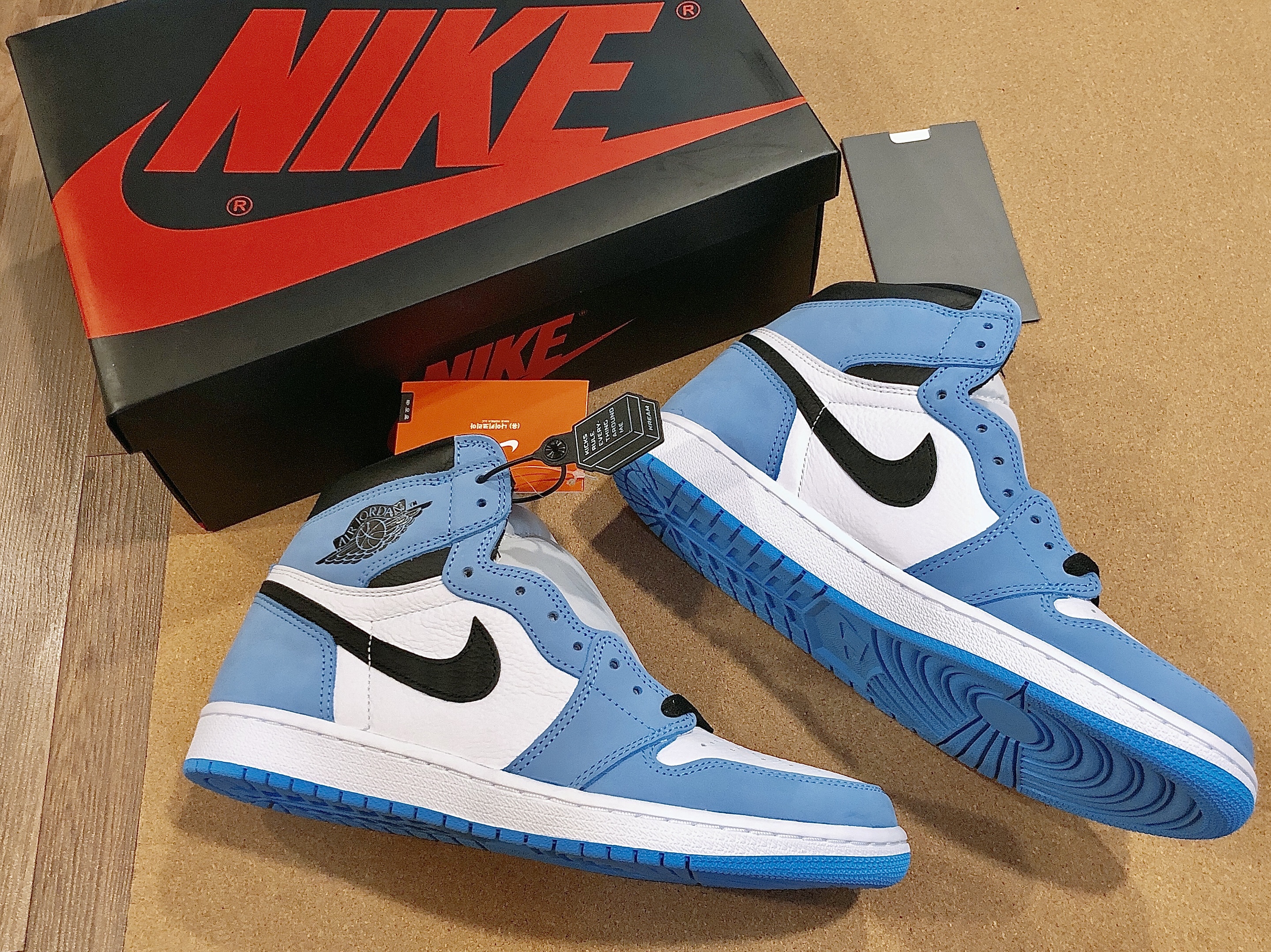 Jordan 1 Retro High OG University Blue 착용 스타일