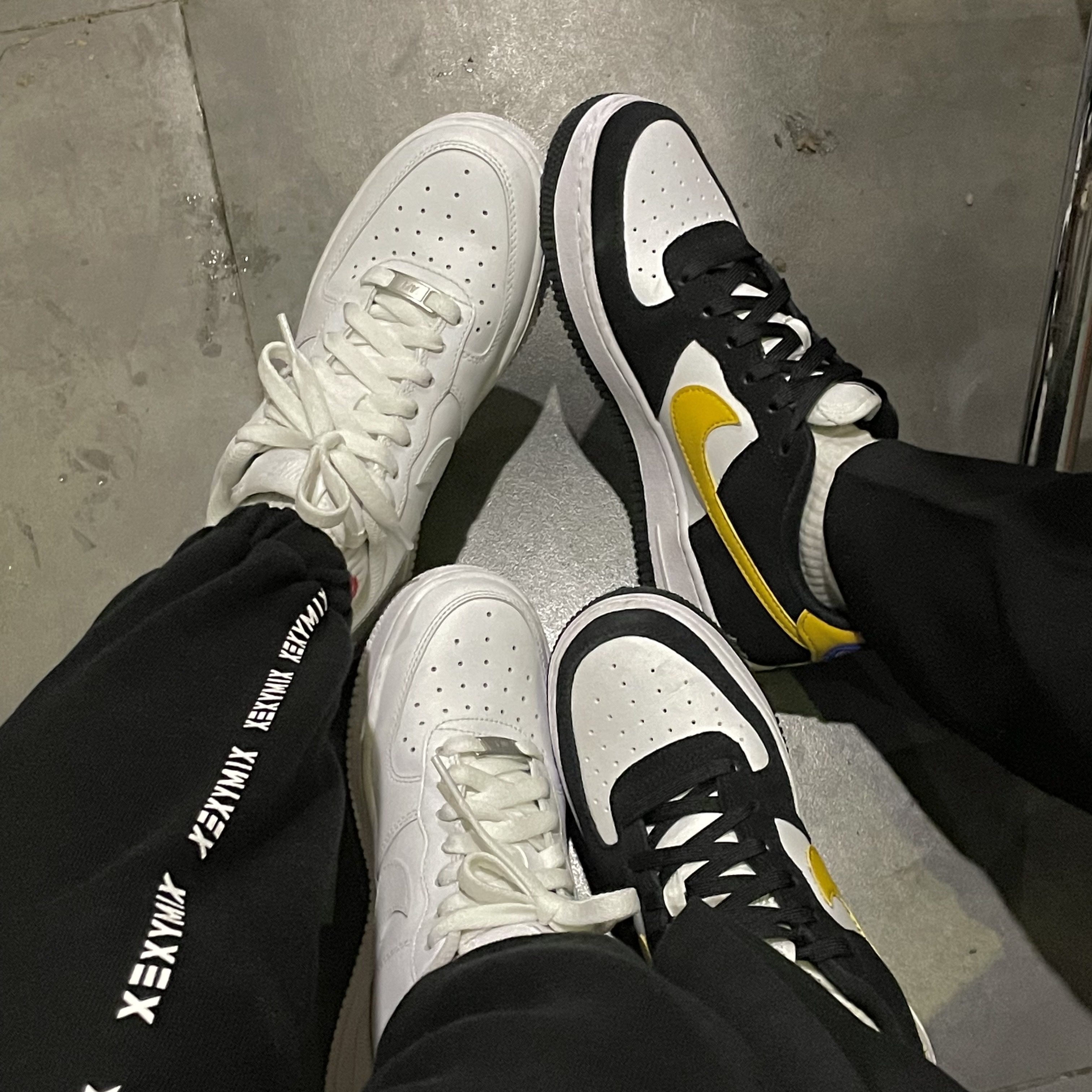 Nike Air Force 1 '07 LV8 Athletic Club Black Dark Sulfur, (W) Nike Air Force 1 '07 Low White 착용 스타일
