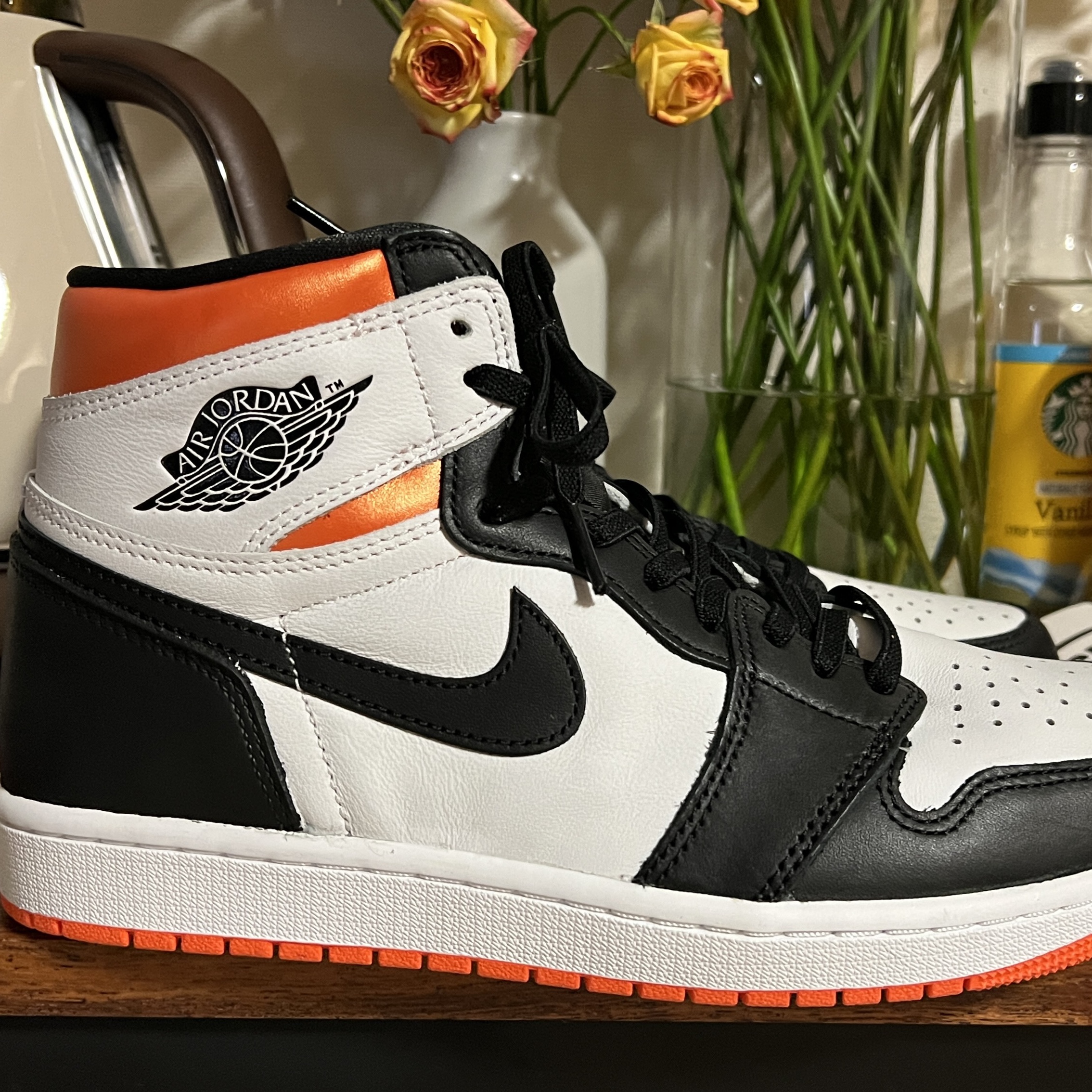 Jordan 1 Retro High OG Electro Orange 착용 스타일 - 1