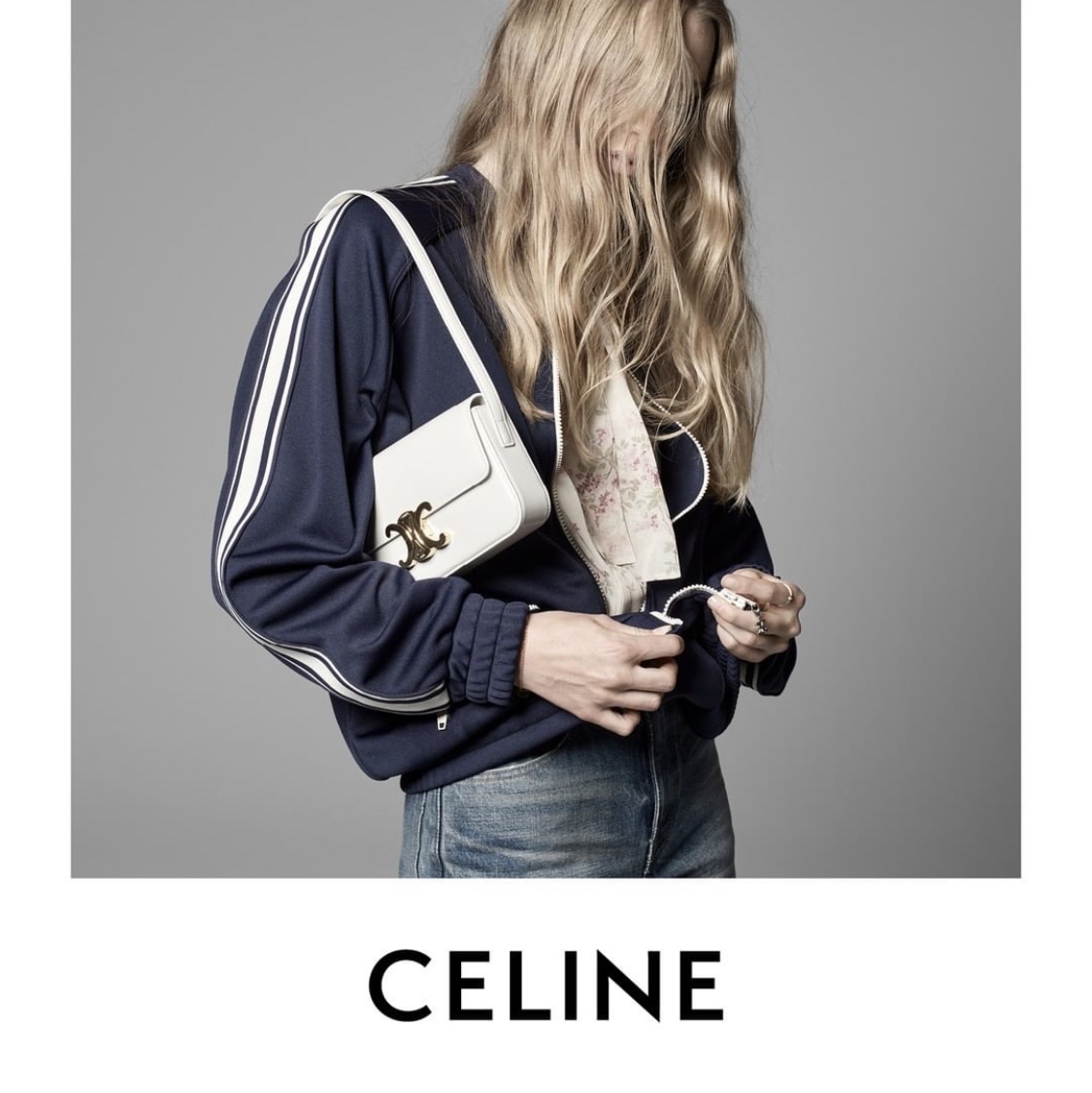 Celine Triomphe Shoulder Bag in Shiny Calfskin Ivory 착용 스타일