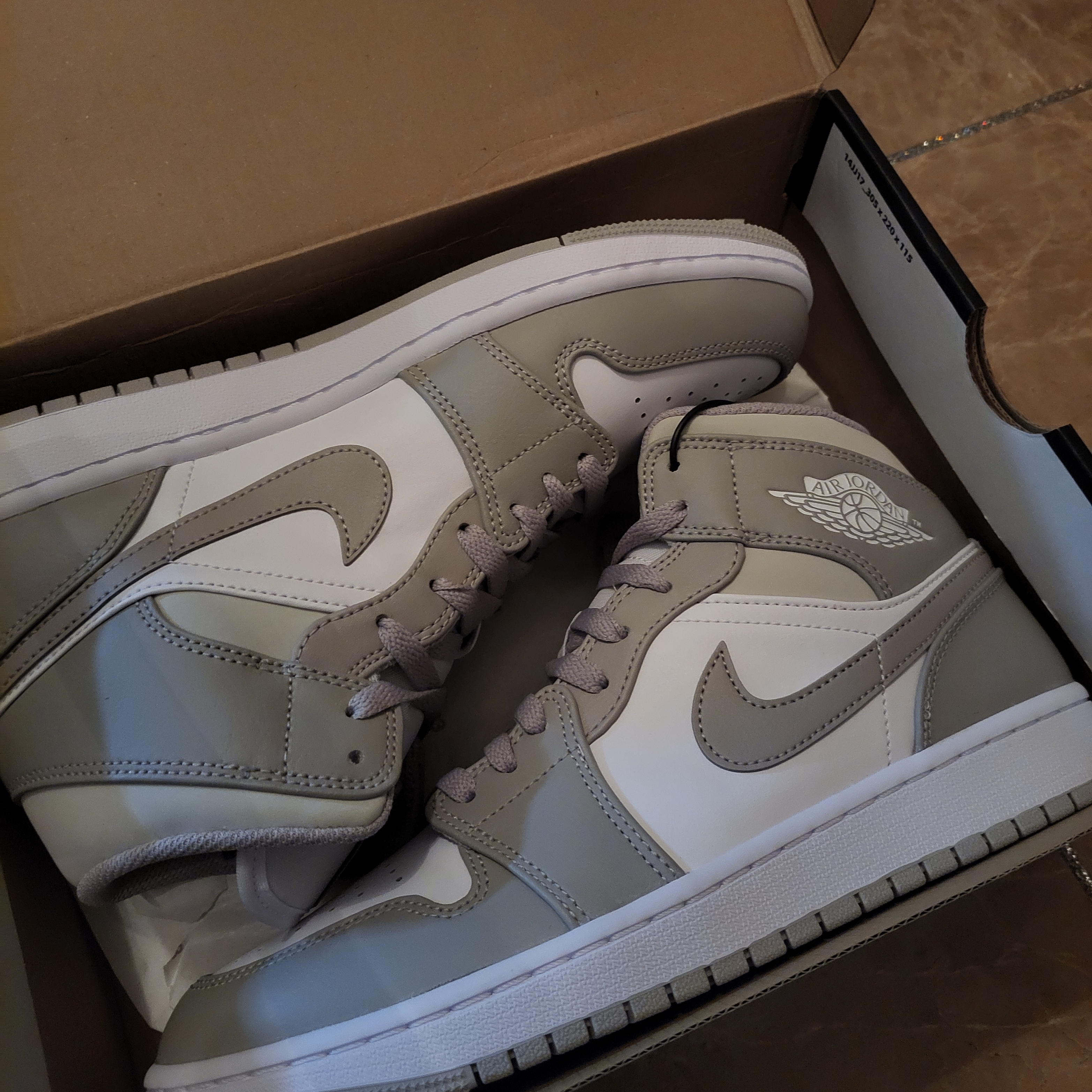 Jordan 1 Mid College Grey 착용 스타일 - 1