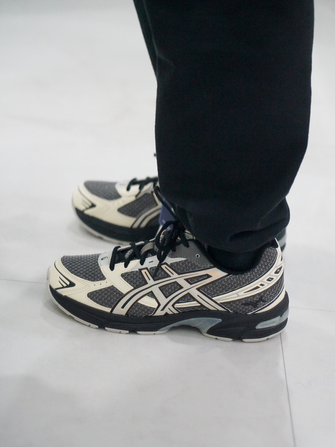 Asics x I4P Gel-1130 Mink Glacier Grey 착용 스타일 - 1