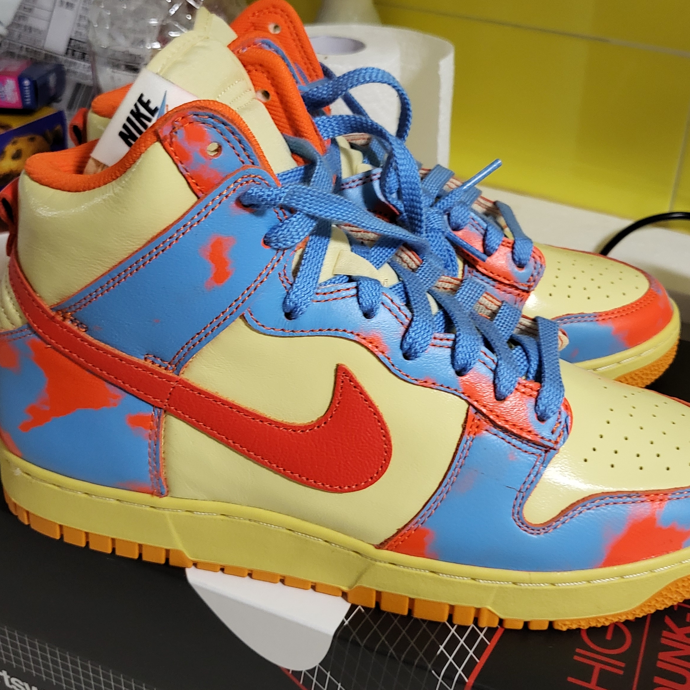 Nike Dunk High 1985 SP Orange Acid Wash 착용 스타일 - 1