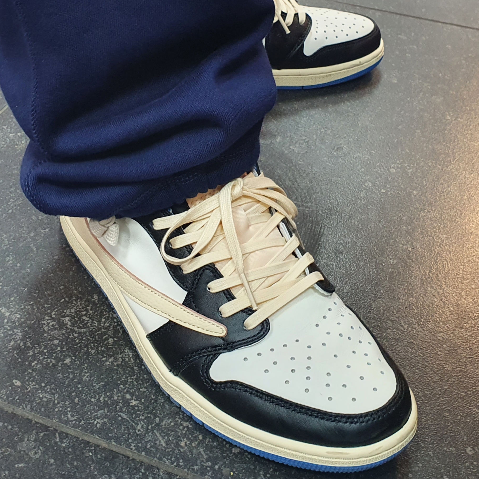 Jordan 1 x Travis Scott x Fragment Retro Low OG SP Military Blue 착용 스타일