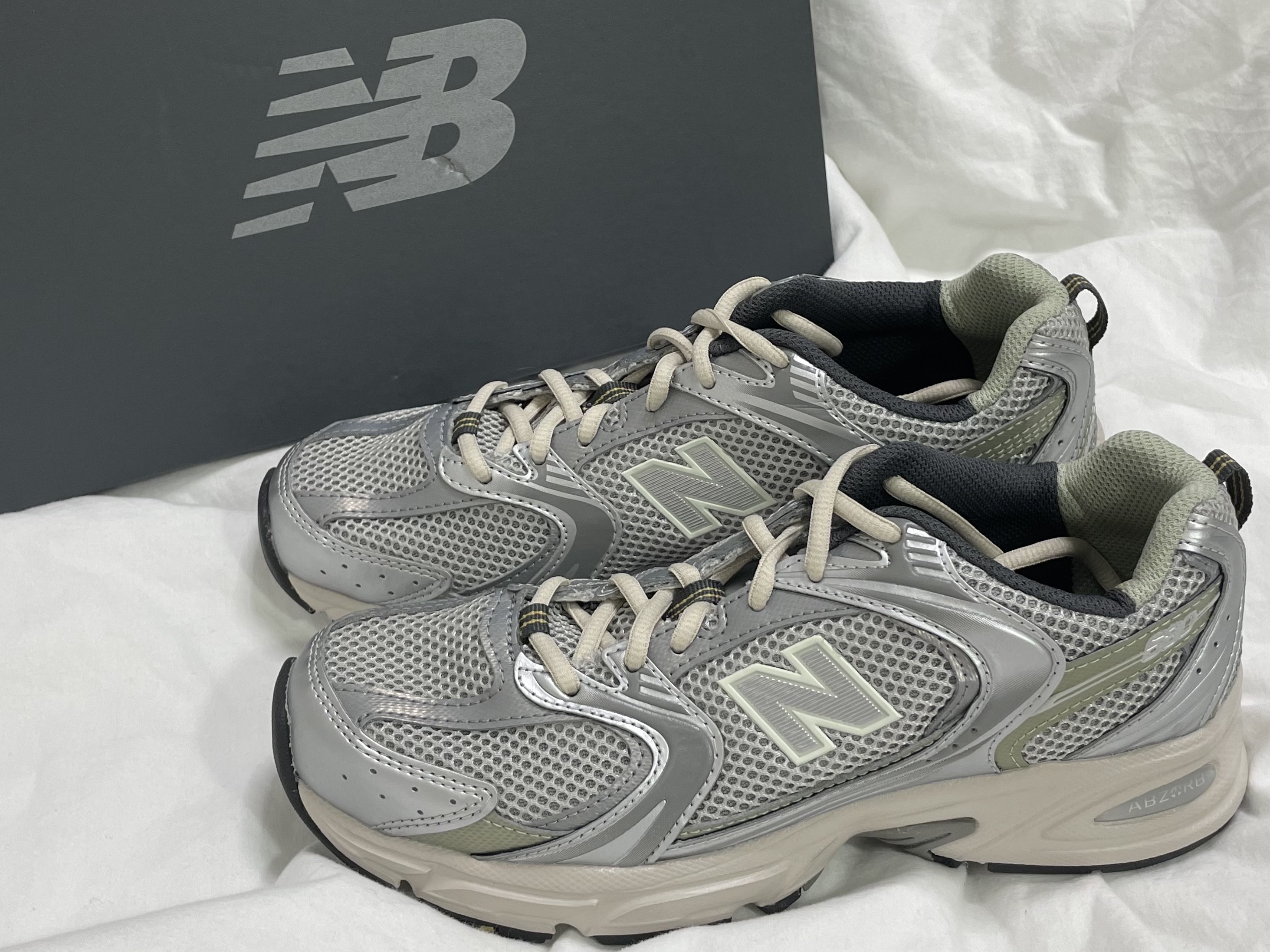 New Balance 530 Earth 착용 스타일
