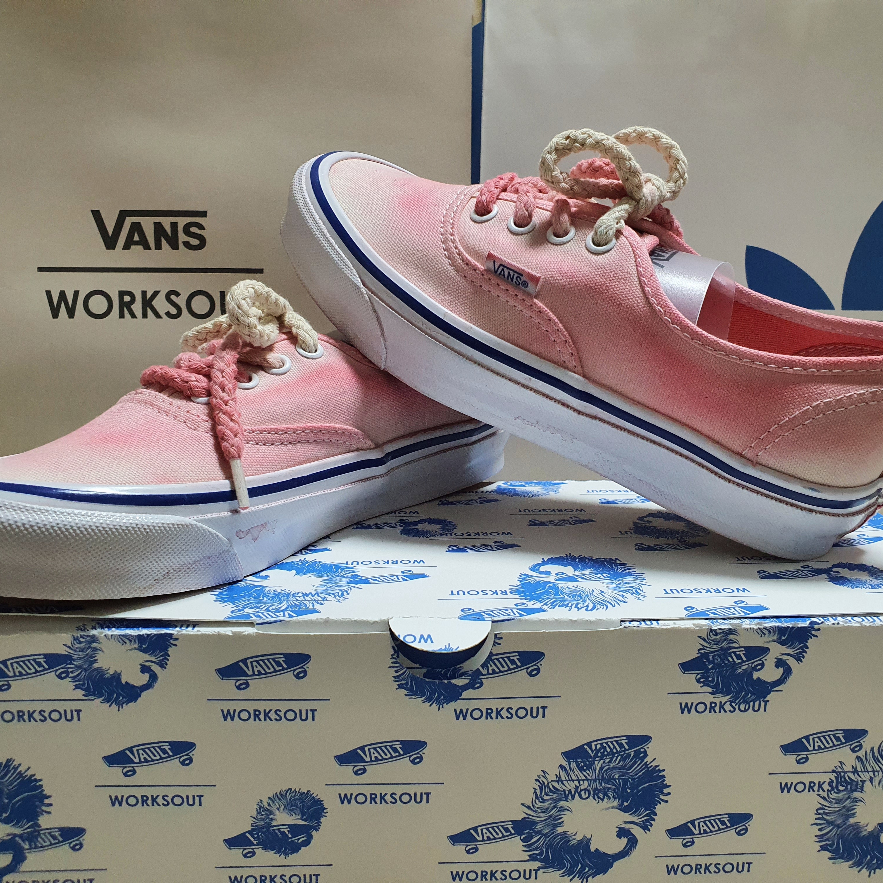 Vans Vault x Worksout OG Authentic LX Red 착용 스타일 - 1