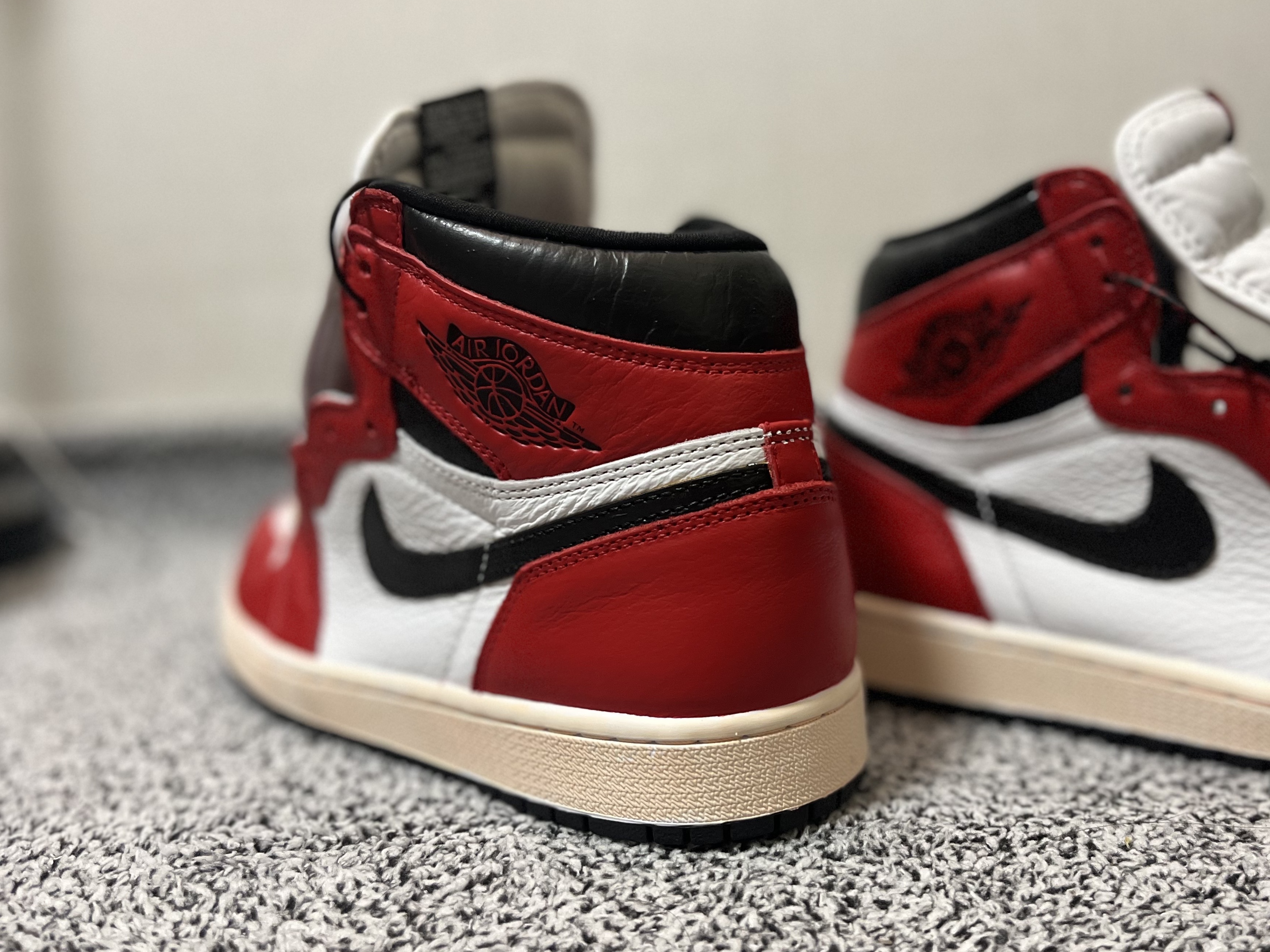 Jordan 1 Retro High OG Light Fusion Red 착용 스타일 - 3